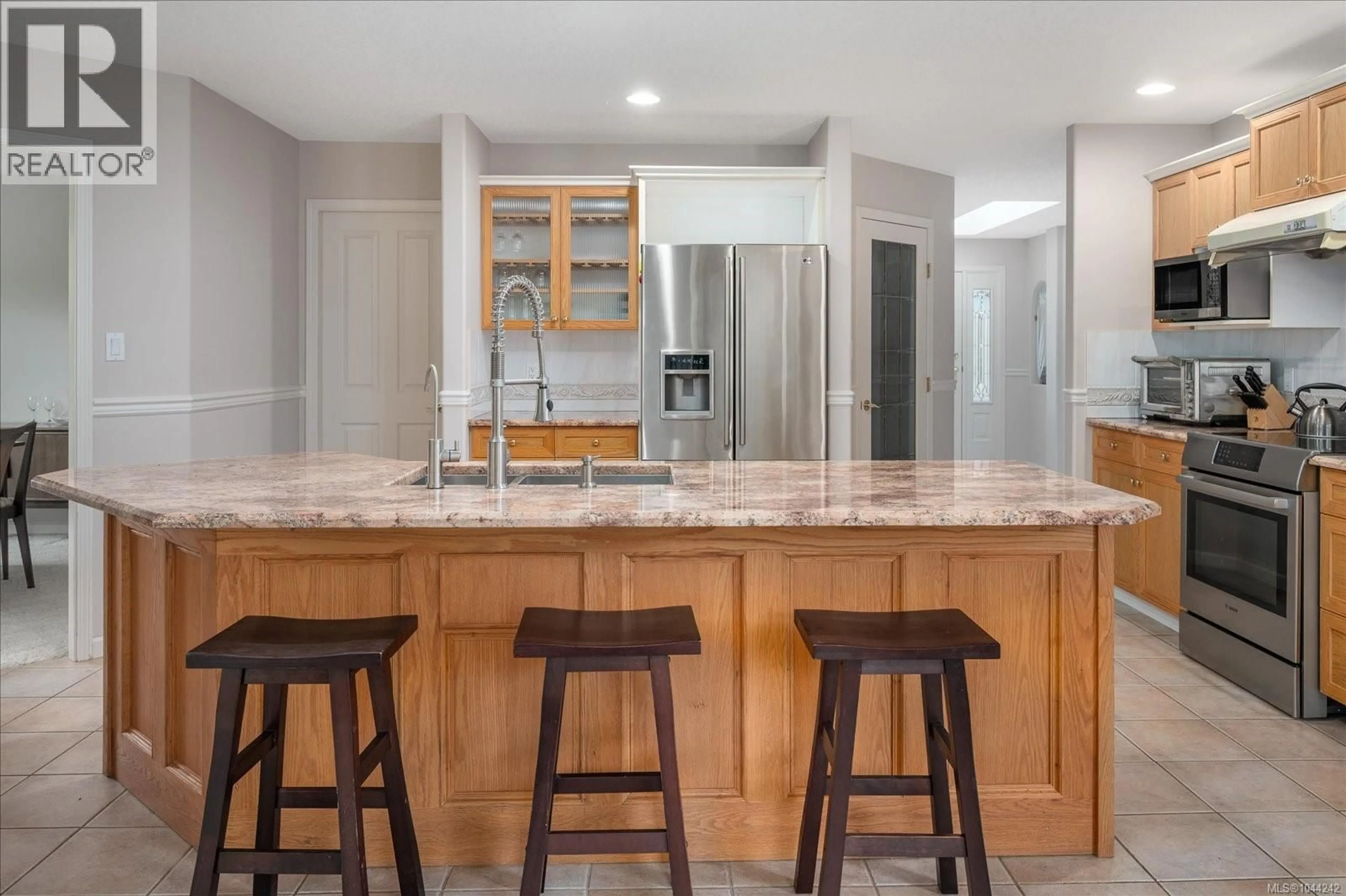 Open concept kitchen, ceramic/tile floor for 828 DEVON PLACE, Qualicum Beach British Columbia V9K2P2