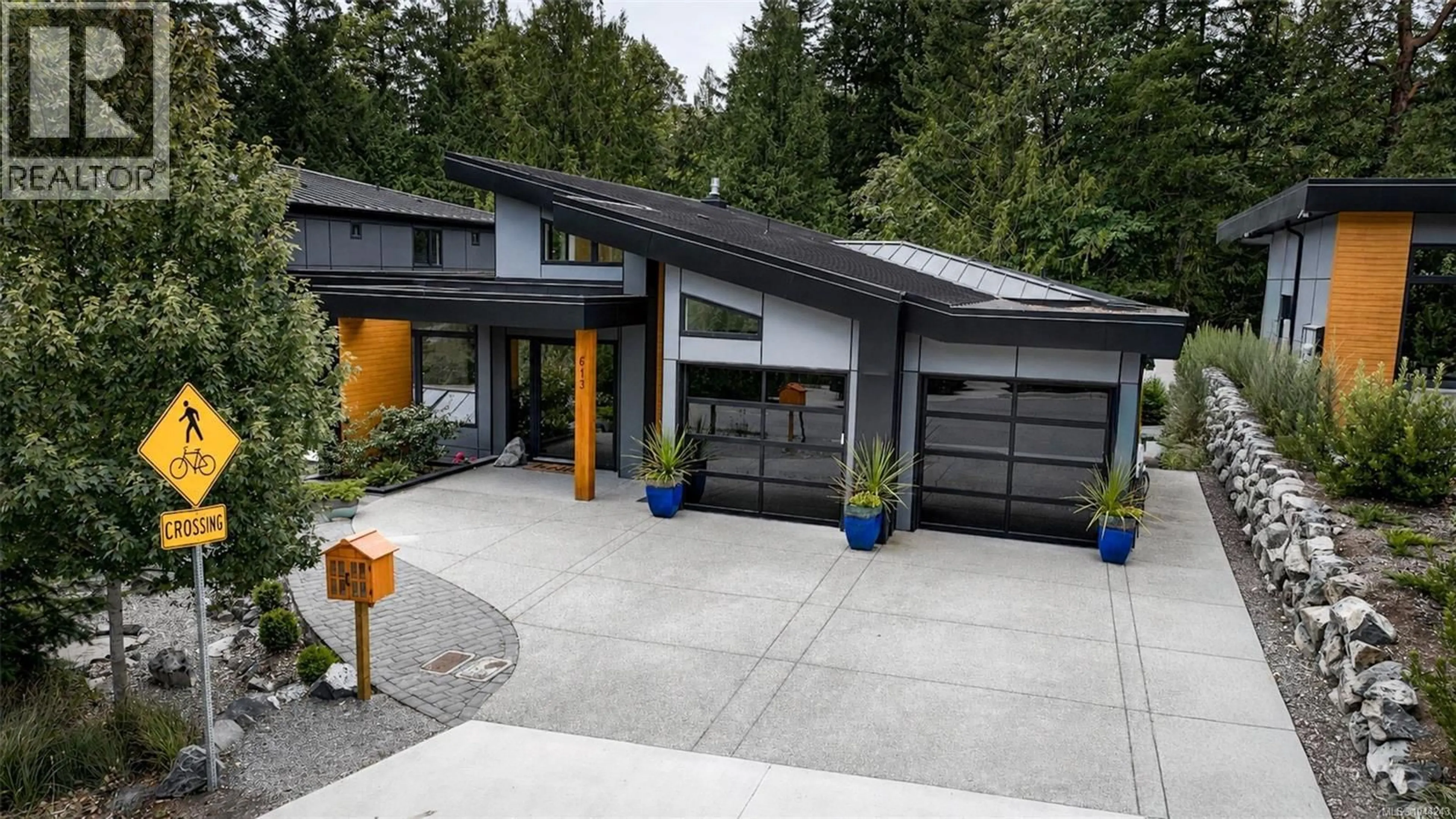 Unknown for 613 MEDALIST AVENUE, Colwood British Columbia V9C0R7