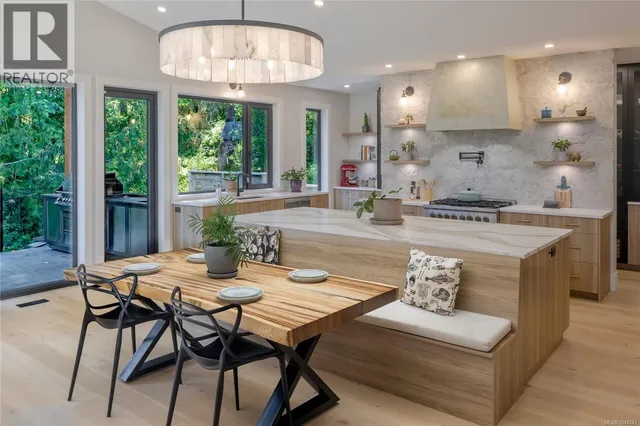 613 MEDALIST AVENUE, Colwood 5