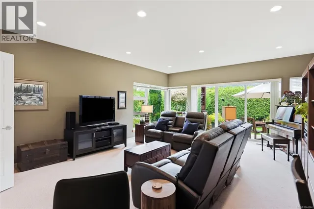 880 BLUFFS DRIVE, Qualicum Beach 5