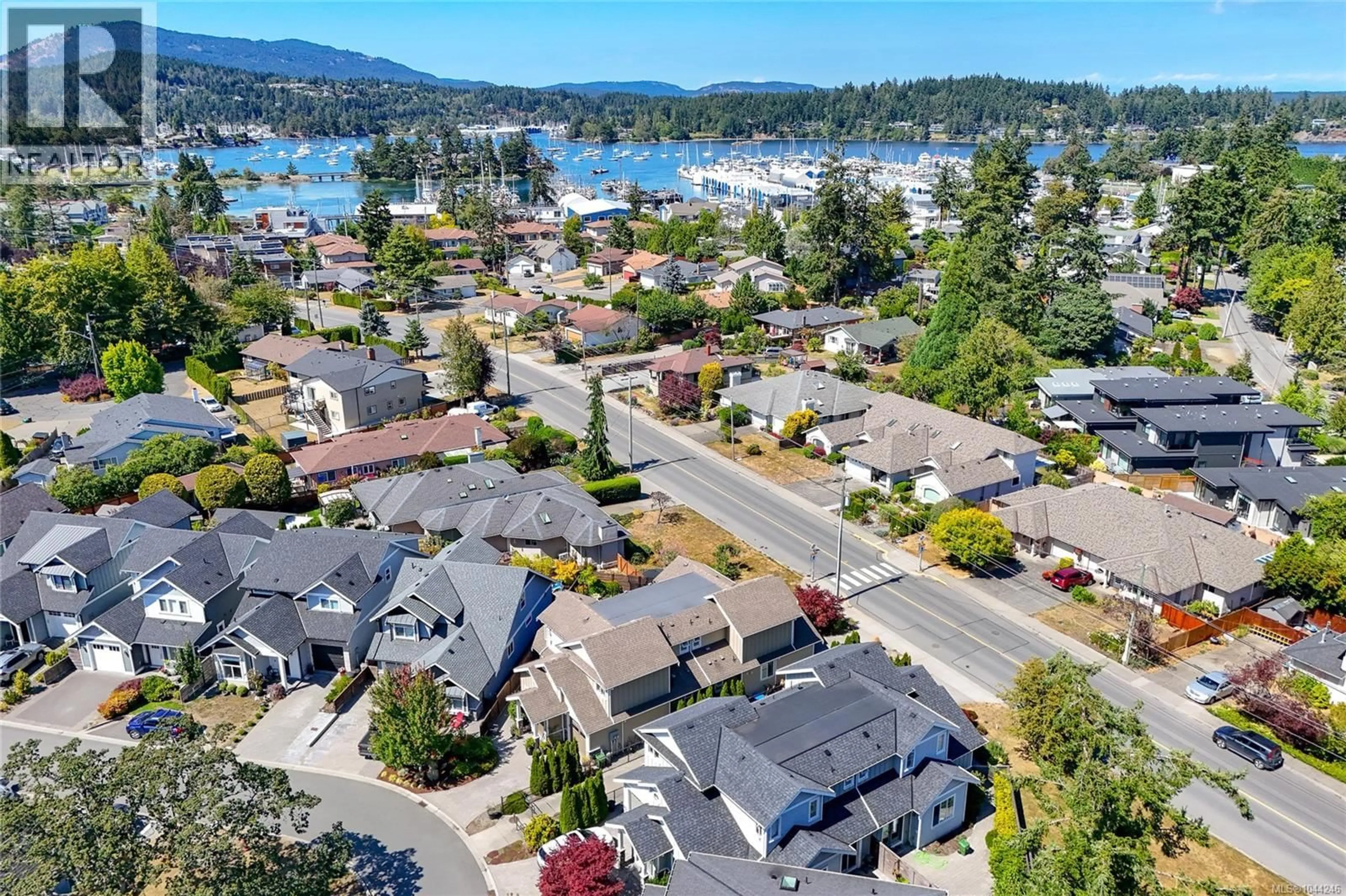 A pic from outside/outdoor area/front of a property/back of a property/a pic from drone, water/lake/river/ocean view for 10372 RESTHAVEN DRIVE, Sidney British Columbia V8L3H3