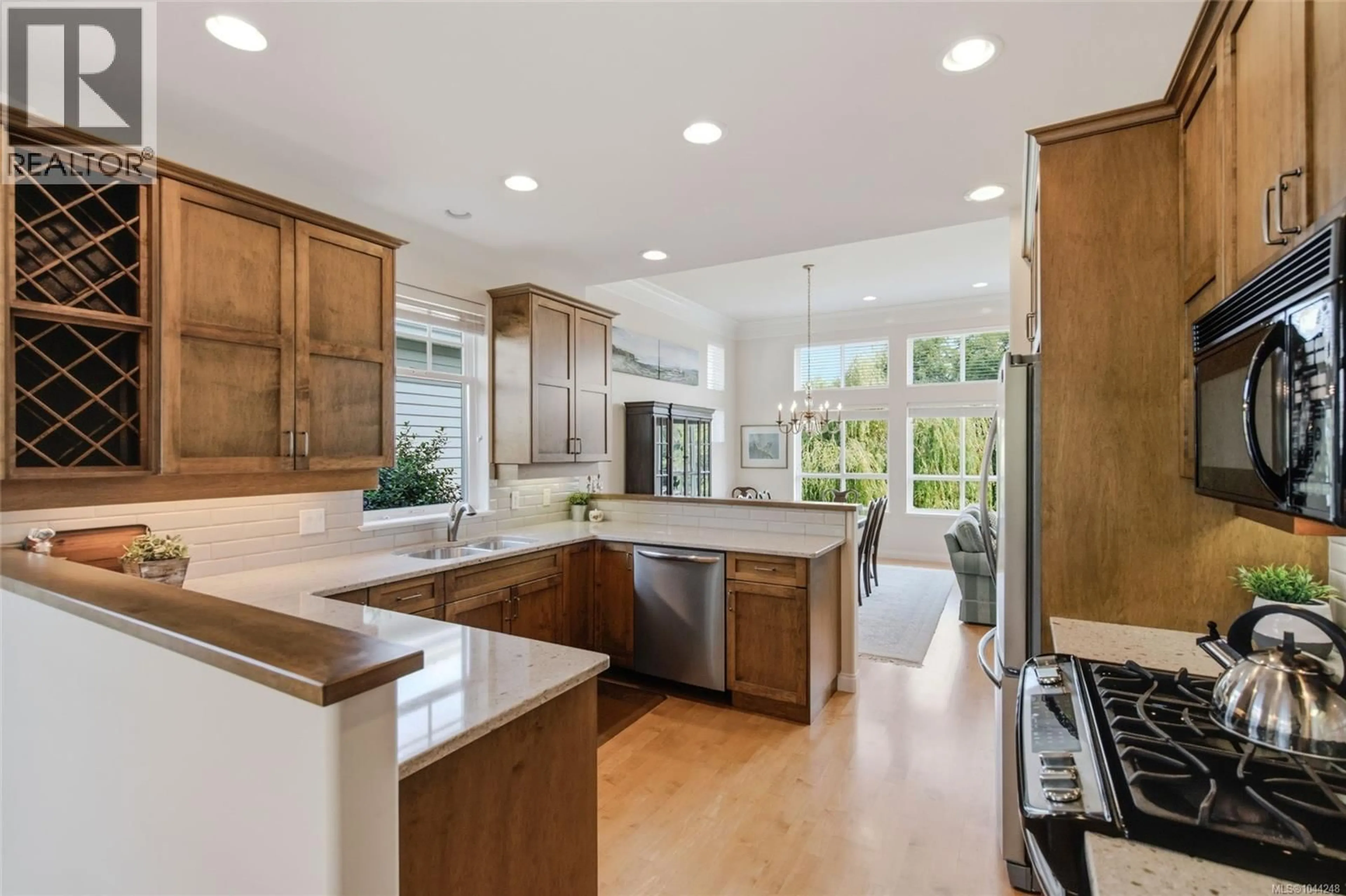 Contemporary kitchen, unknown for 1387 SATURNA DRIVE, Parksville British Columbia V9P2Y1