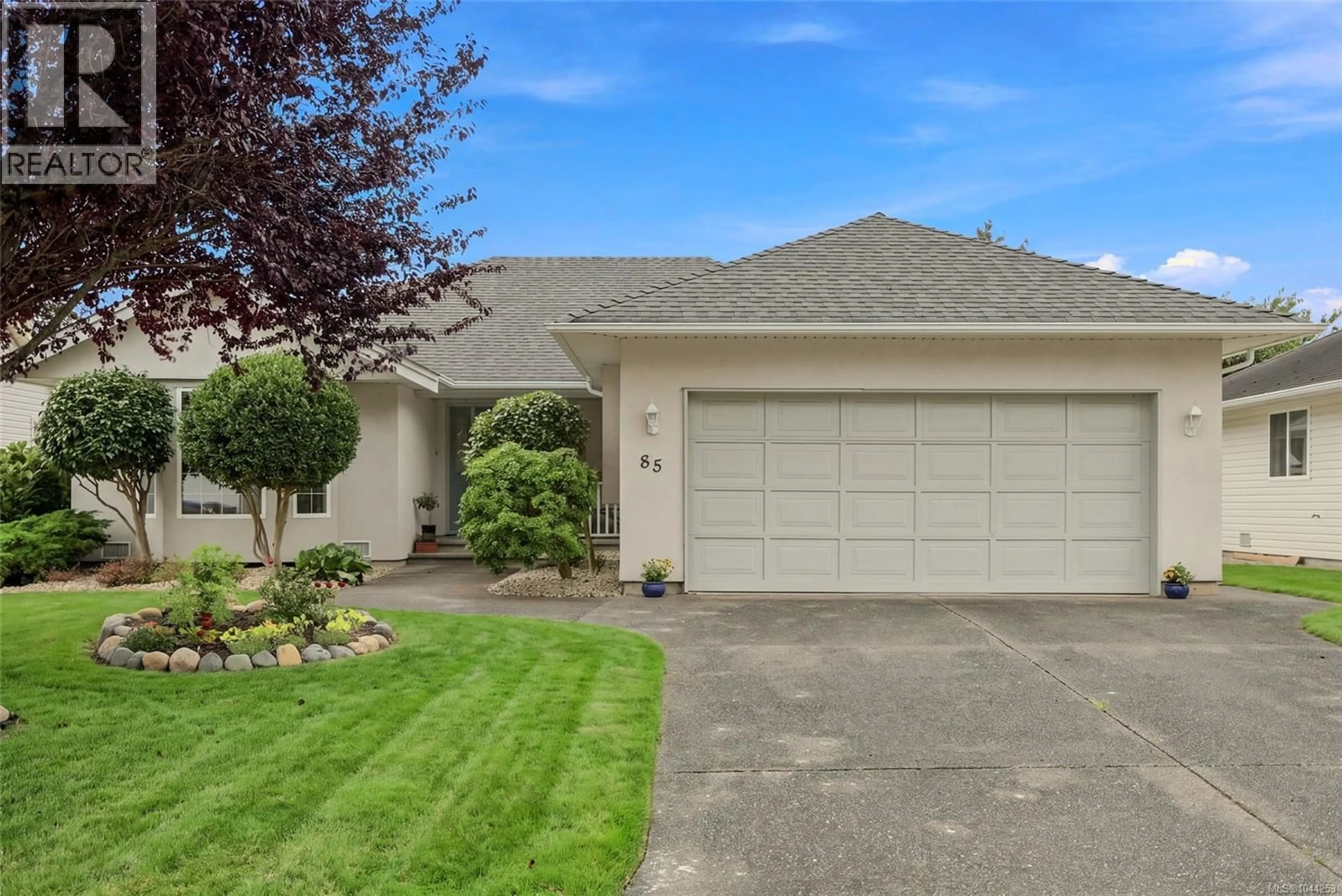 Home with vinyl exterior material, street for 85 MAGNOLIA DRIVE, Parksville British Columbia V9P2P6