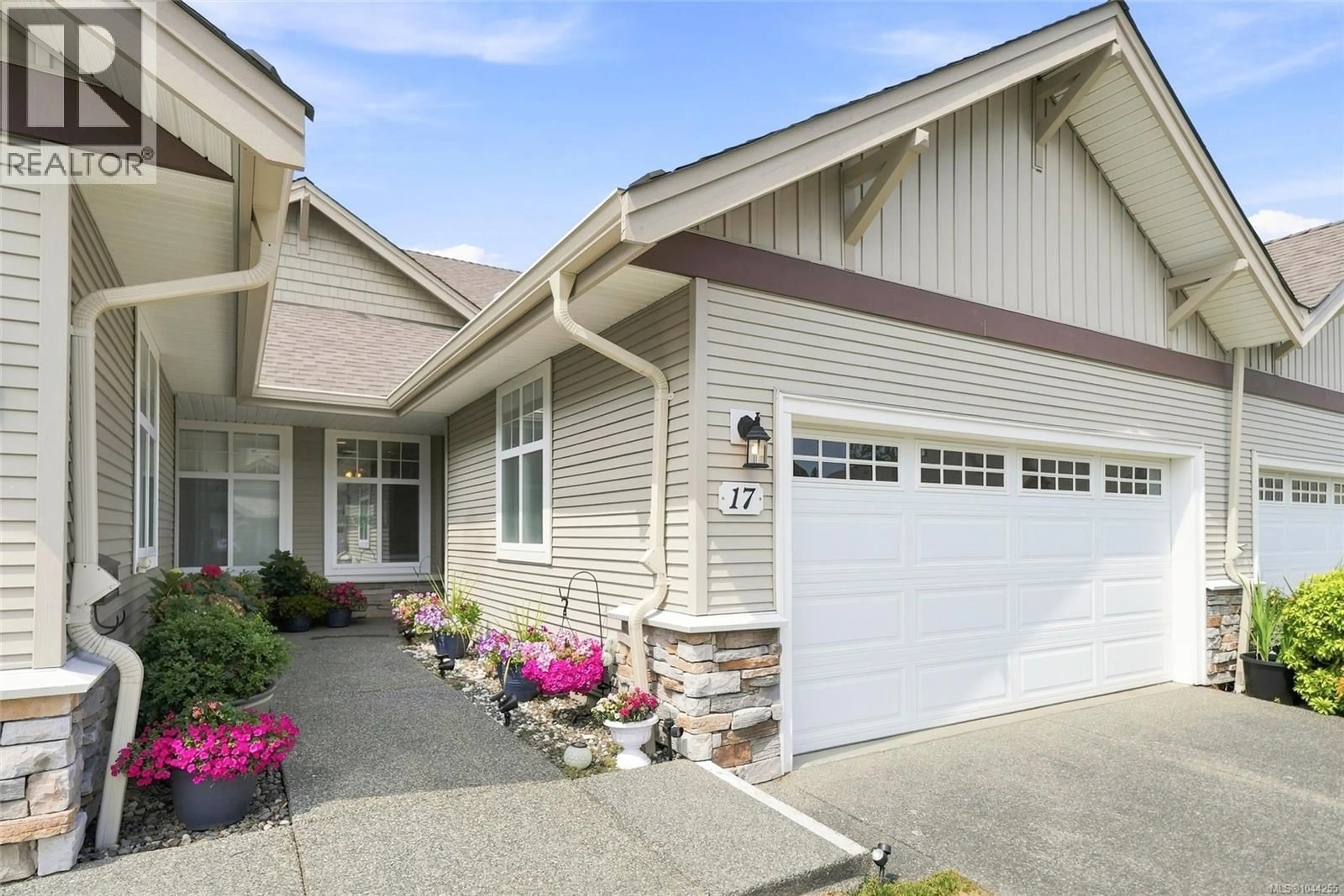 Home with vinyl exterior material, street for 17 - 631 BLENKIN AVENUE, Parksville British Columbia V9P2Z4