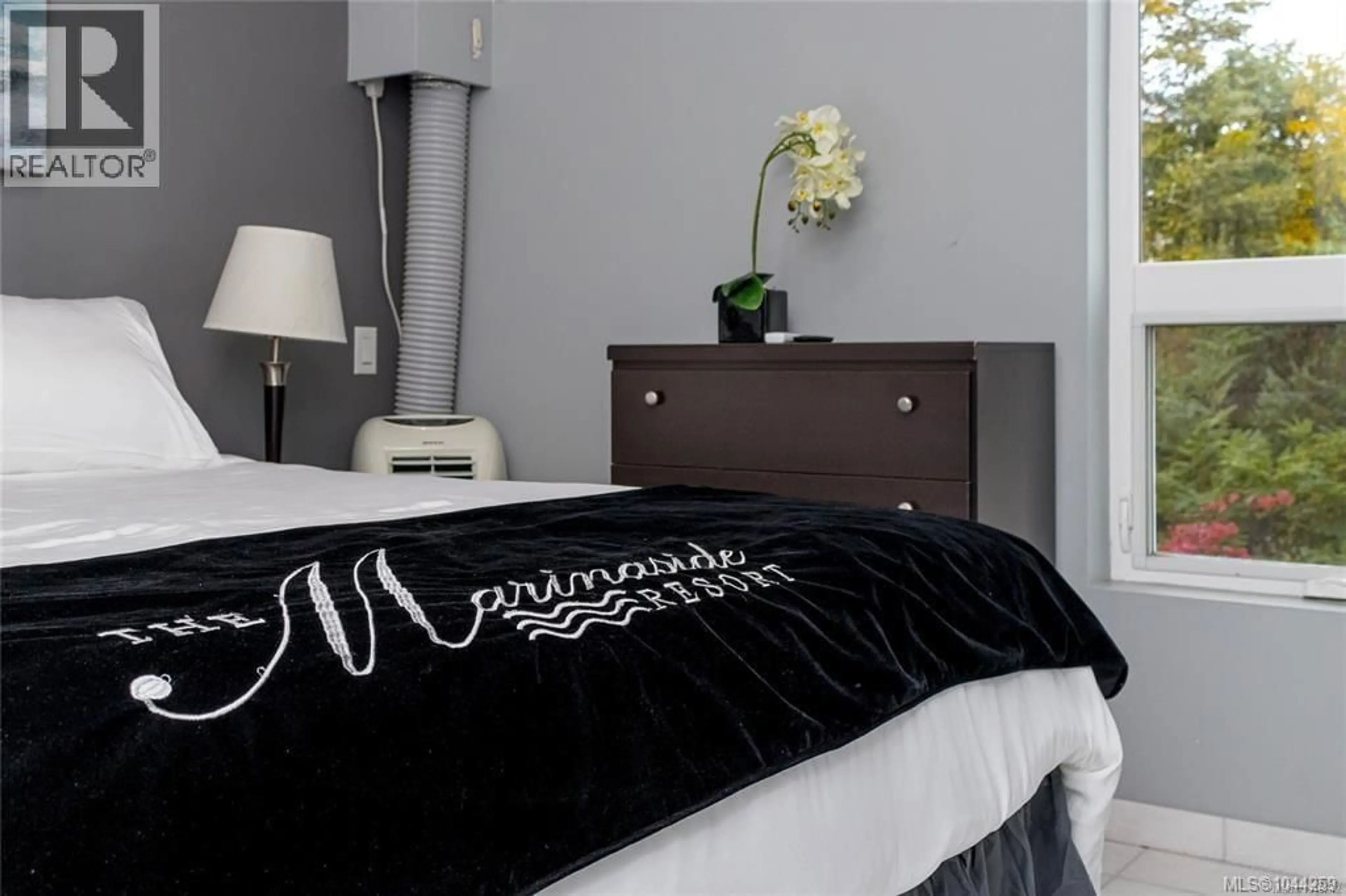Bedroom with bed, wood/laminate floor for 401 - 1250 STEWART AVENUE, Nanaimo British Columbia V9S4C9