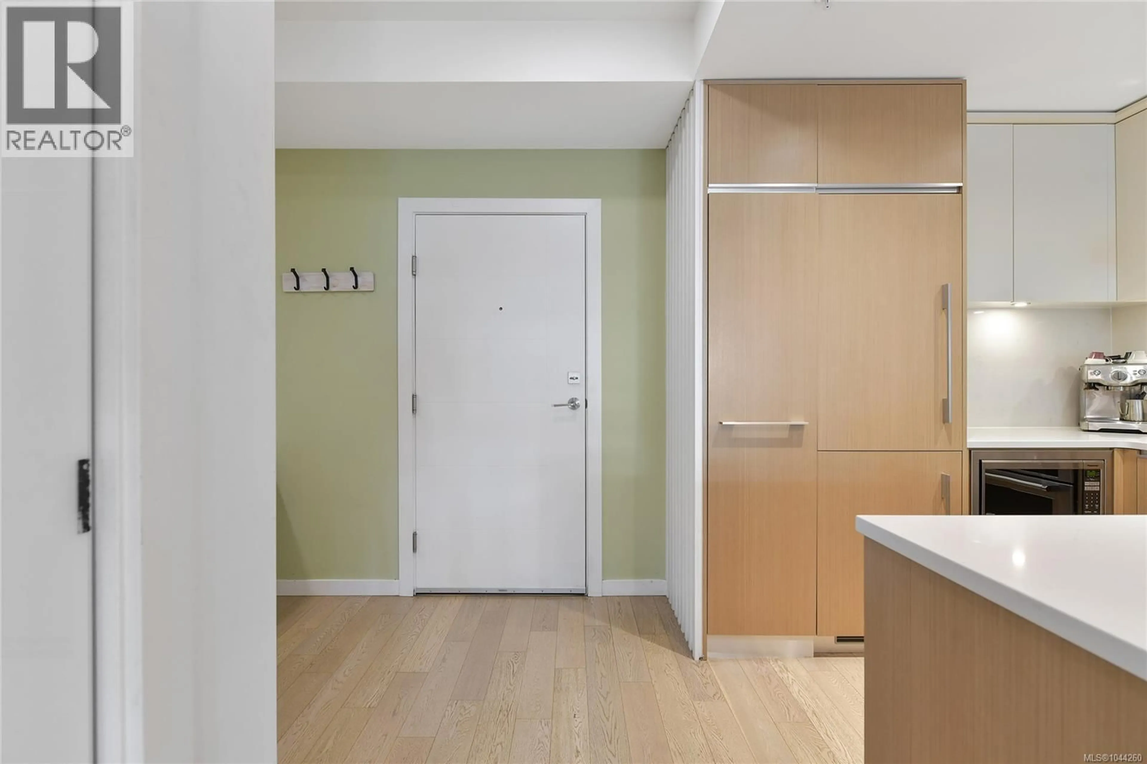 Indoor entryway for 211 - 1033 COOK STREET, Victoria British Columbia V8V0E1