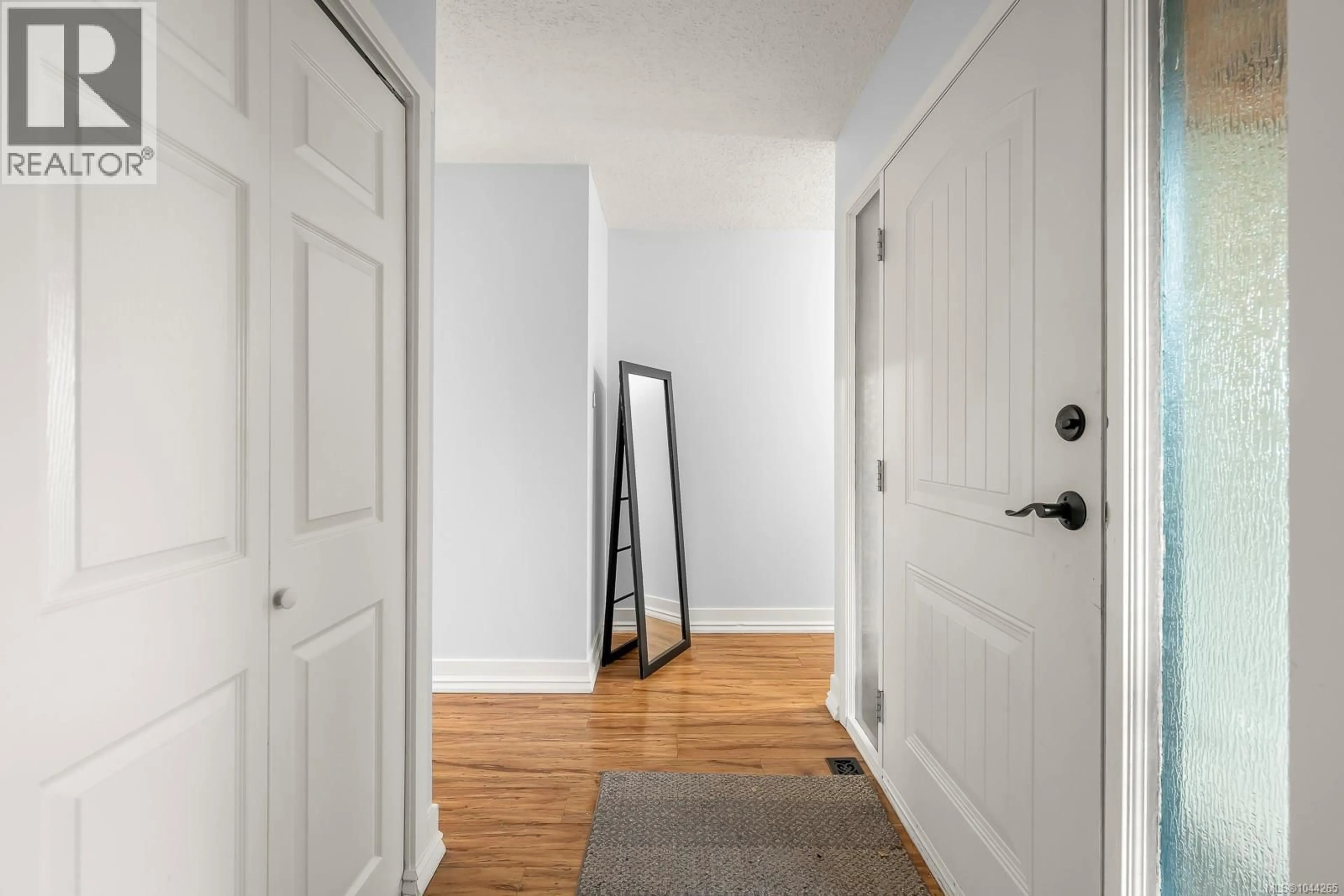 Indoor entryway for 1937 COUGAR CRESCENT, Comox British Columbia V9M2K4
