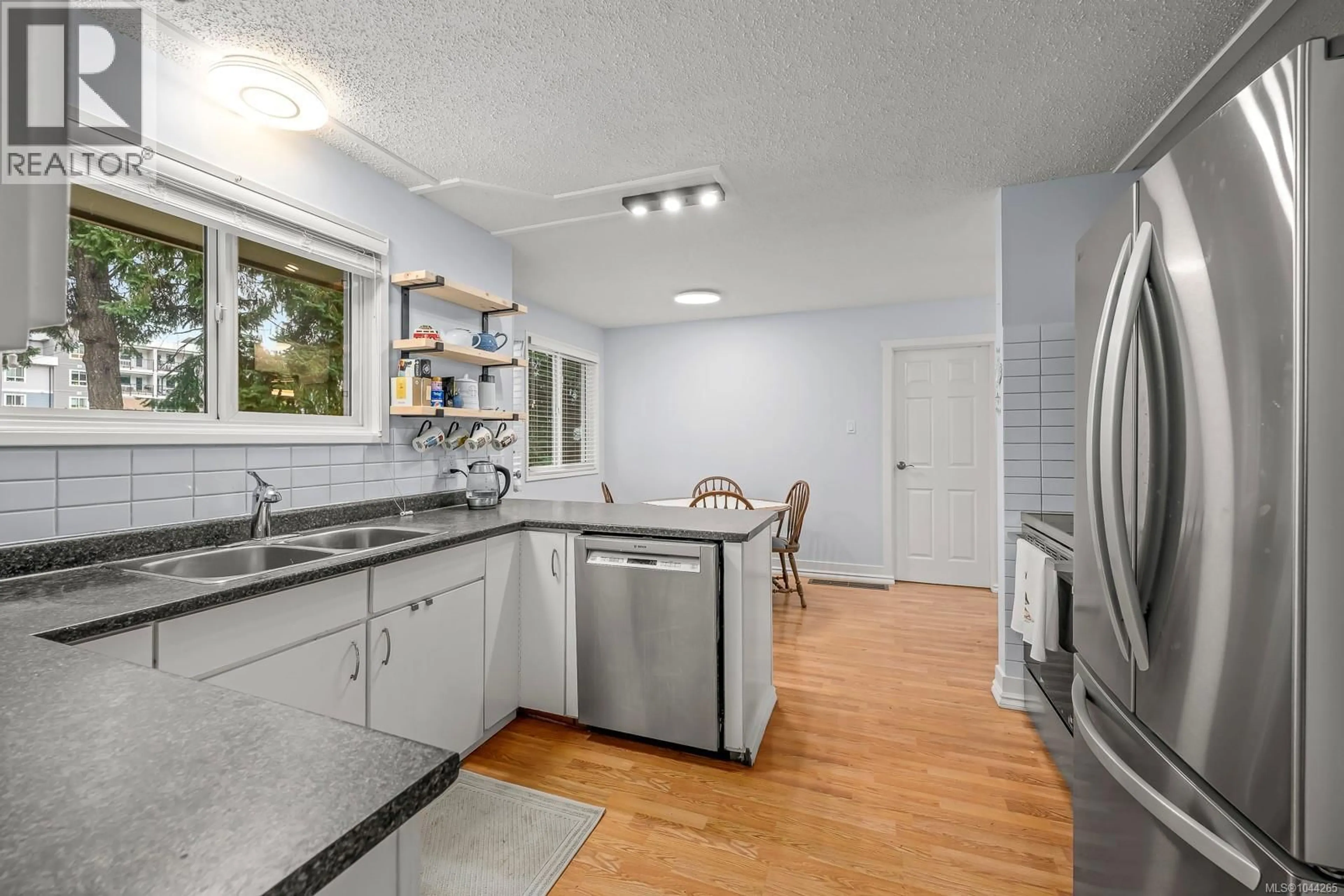 Standard kitchen, unknown for 1937 COUGAR CRESCENT, Comox British Columbia V9M2K4