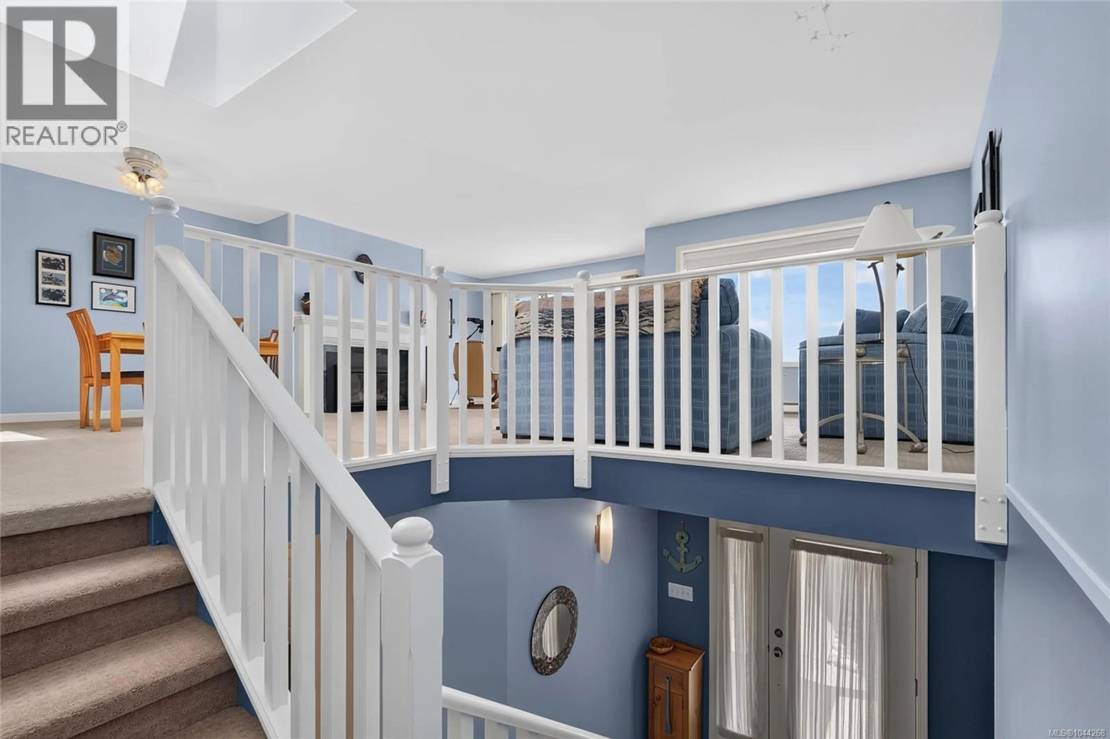 Indoor foyer for 113 - 330 DOGWOOD STREET, Parksville British Columbia V9P1P7