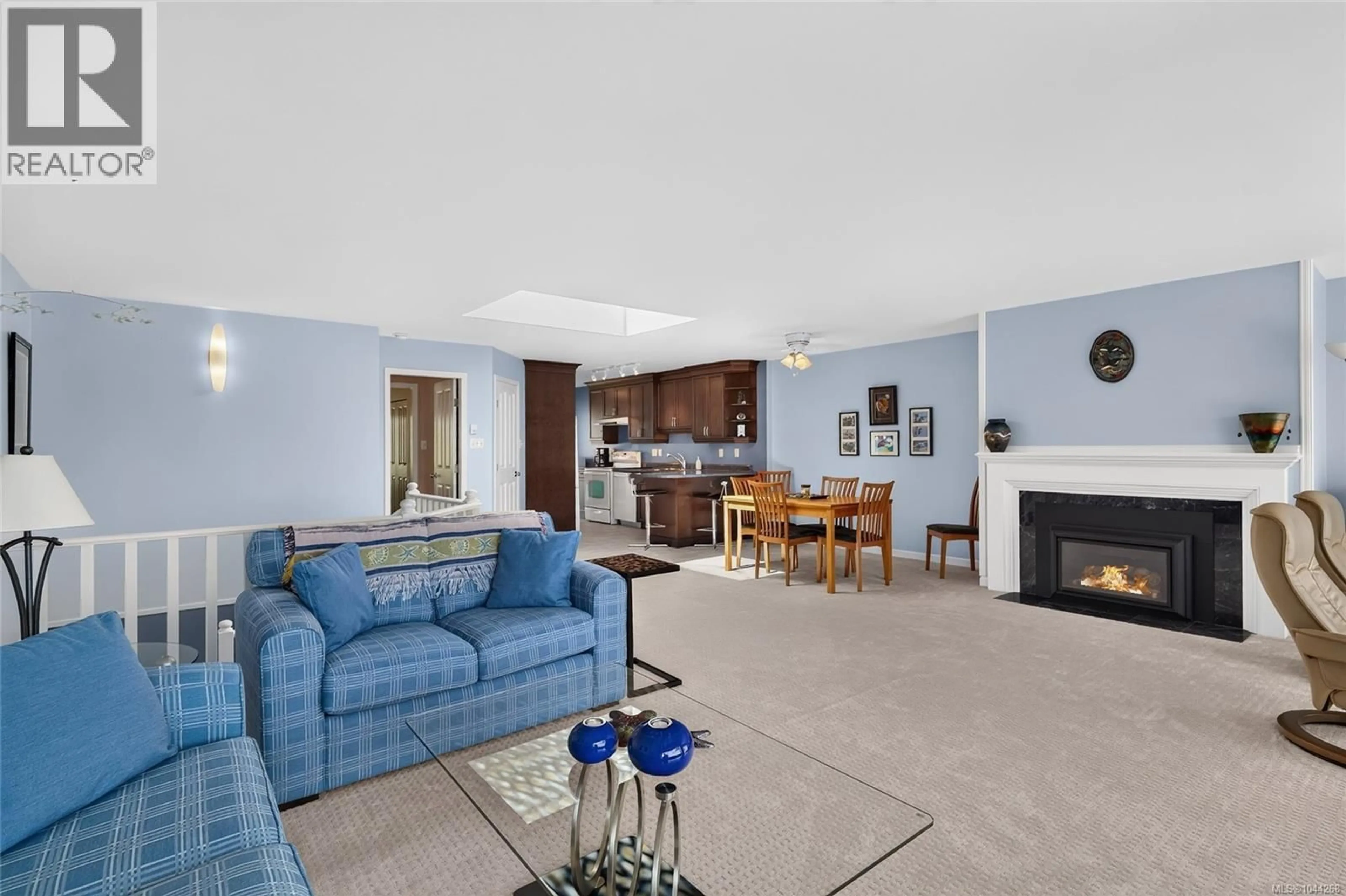 Living room with furniture, unknown for 113 - 330 DOGWOOD STREET, Parksville British Columbia V9P1P7