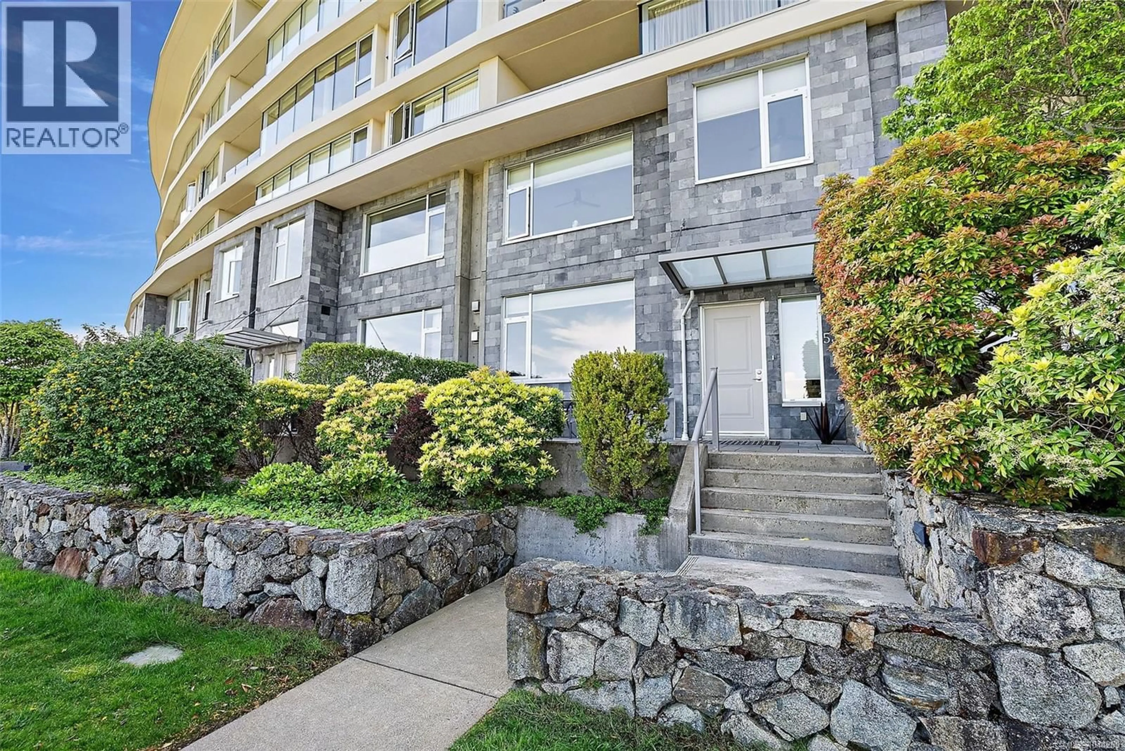 Unknown for 5330 SAYWARD HILL CRESCENT, Saanich British Columbia V8Y3H8