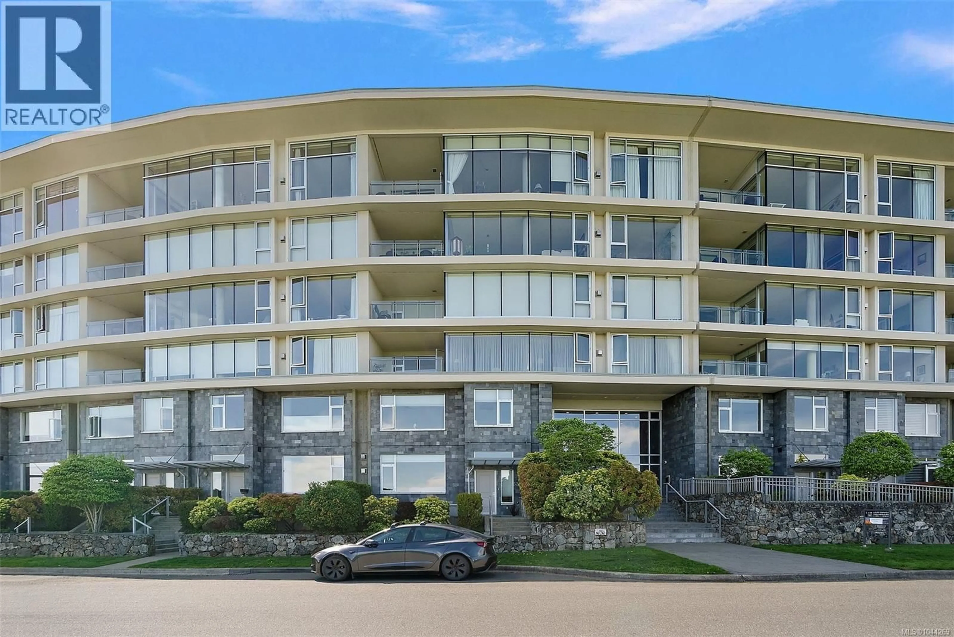 A pic from outside/outdoor area/front of a property/back of a property/a pic from drone, building for 5330 SAYWARD HILL CRESCENT, Saanich British Columbia V8Y3H8
