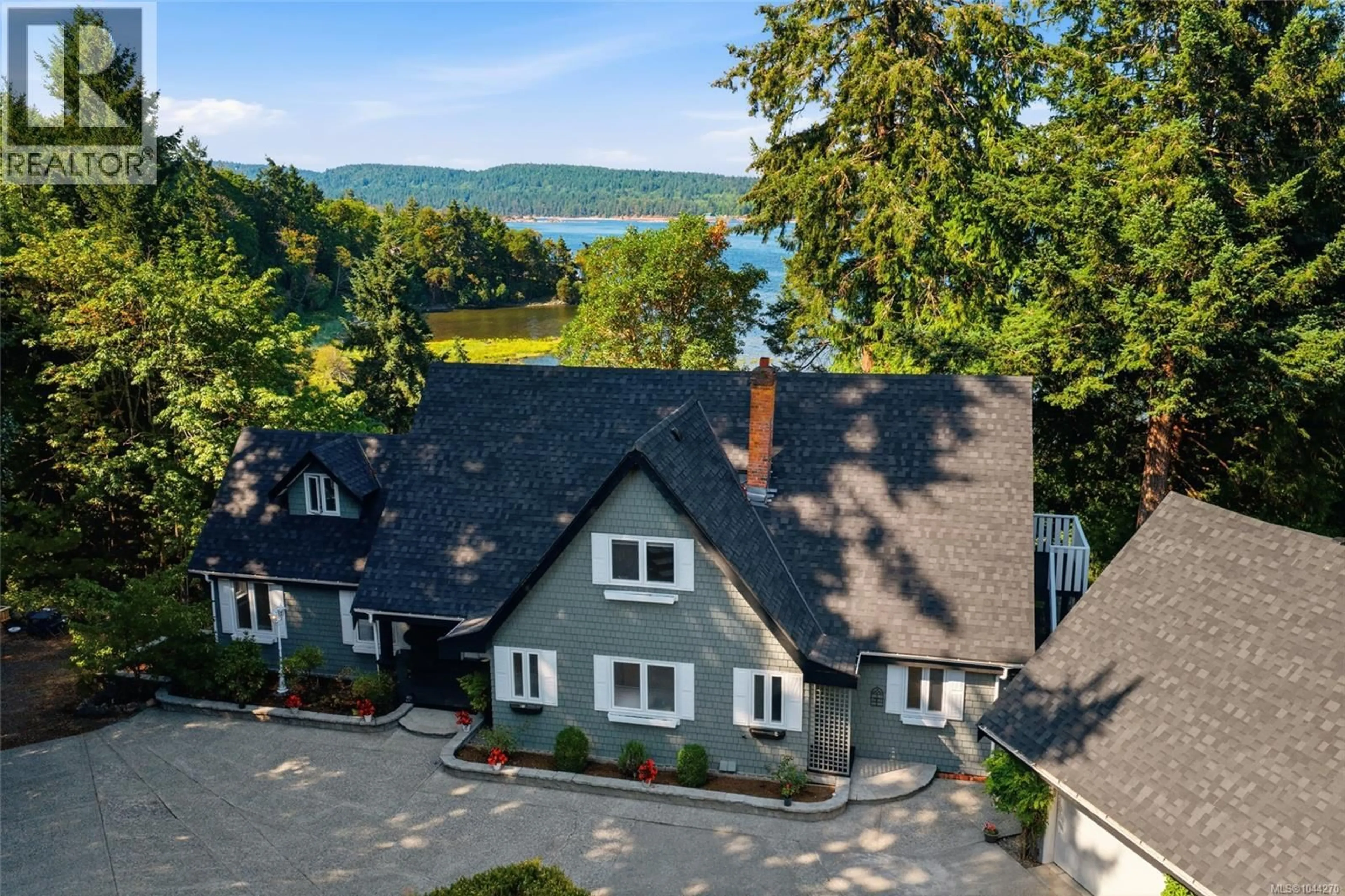 A pic from outside/outdoor area/front of a property/back of a property/a pic from drone, water/lake/river/ocean view for 302 ROLAND ROAD, Ladysmith British Columbia V9G1X8