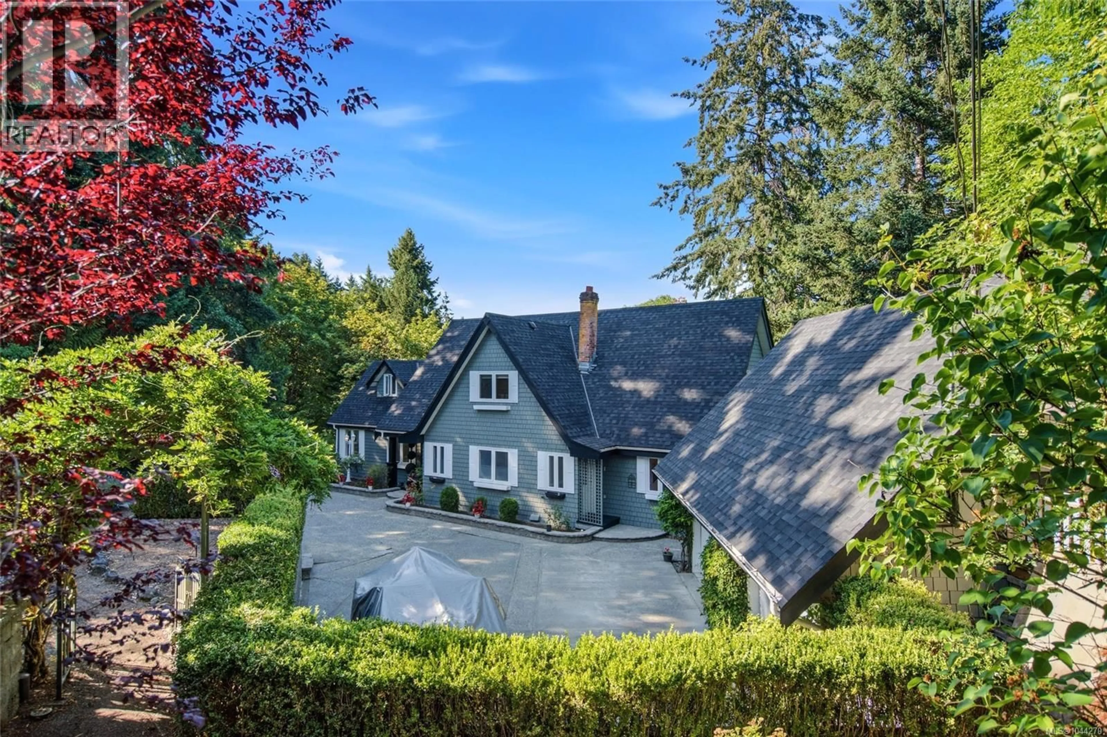 A pic from outside/outdoor area/front of a property/back of a property/a pic from drone, street for 302 ROLAND ROAD, Ladysmith British Columbia V9G1X8