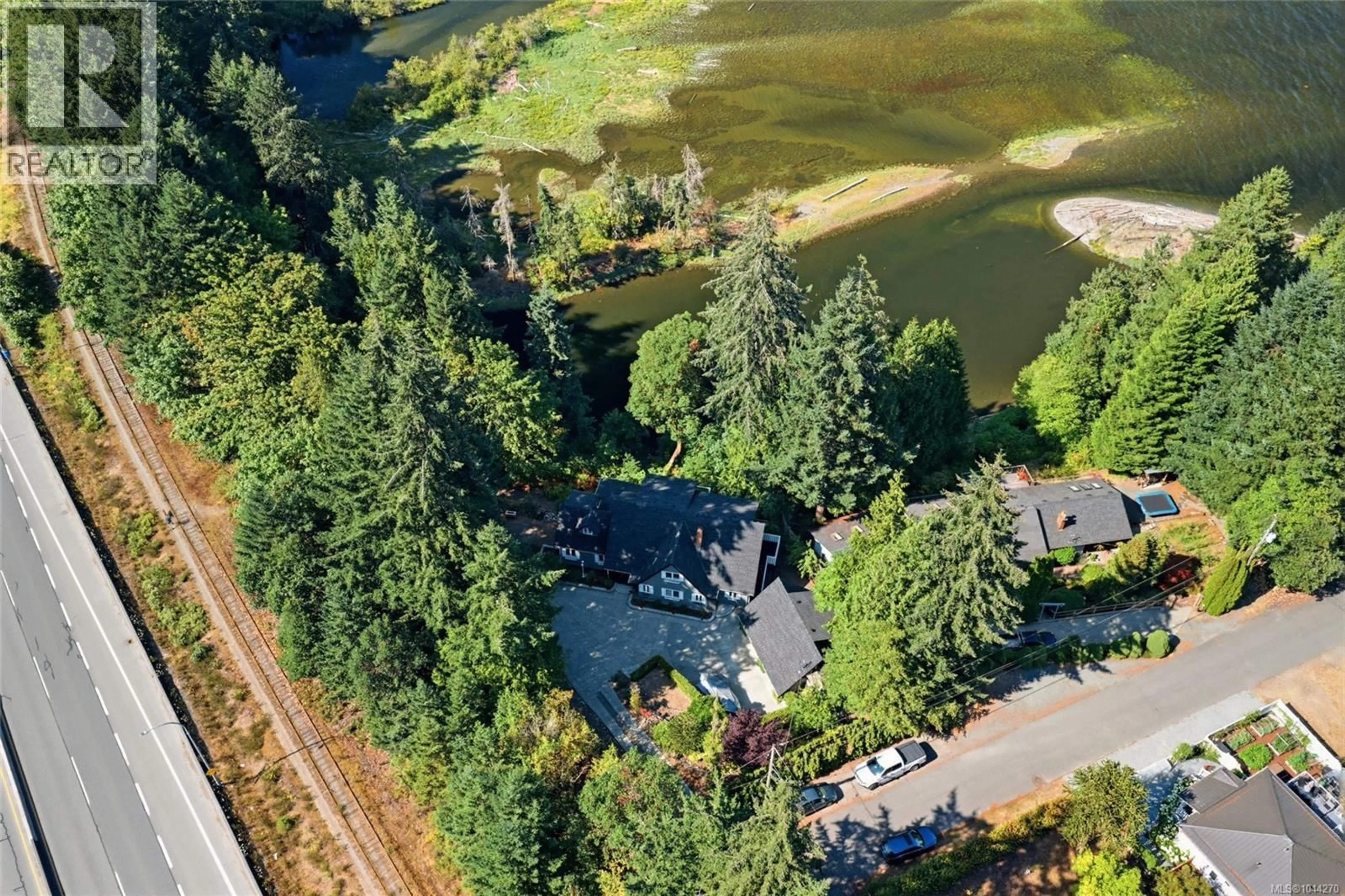 A pic from outside/outdoor area/front of a property/back of a property/a pic from drone, water/lake/river/ocean view for 302 ROLAND ROAD, Ladysmith British Columbia V9G1X8