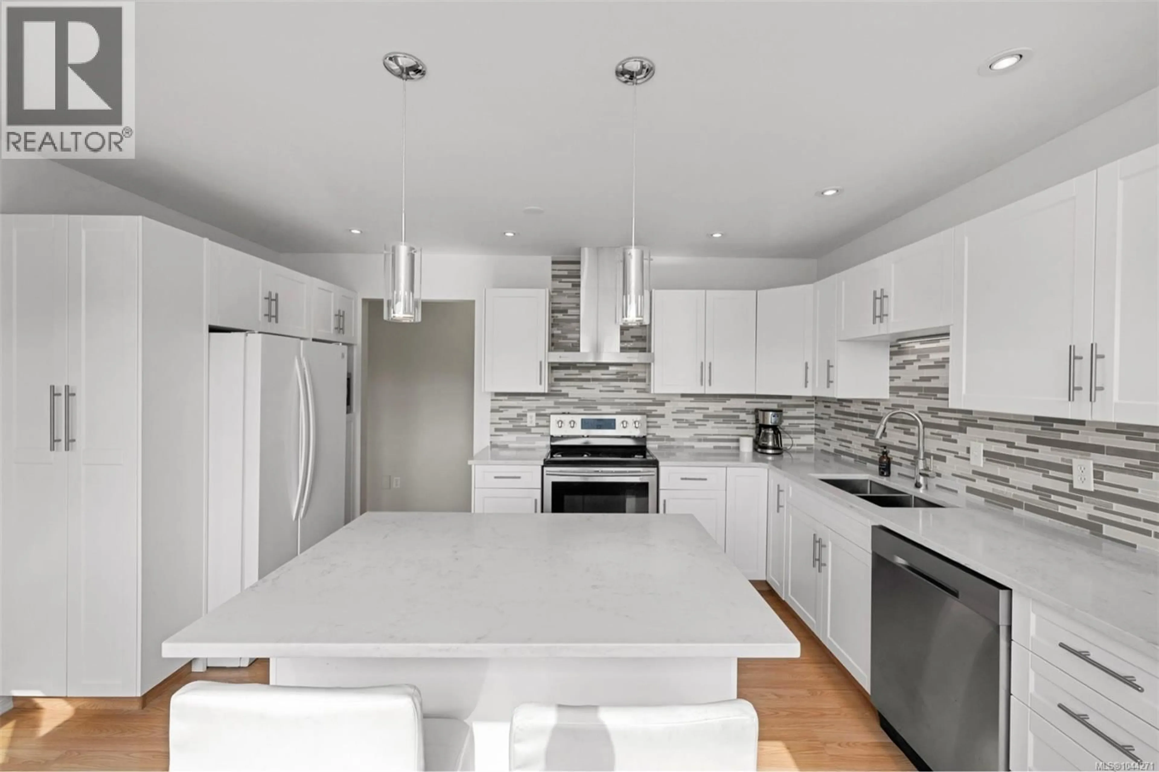 Contemporary kitchen, ceramic/tile floor for 2840 OCEANSIDE LANE, Mill Bay British Columbia V8H1E1