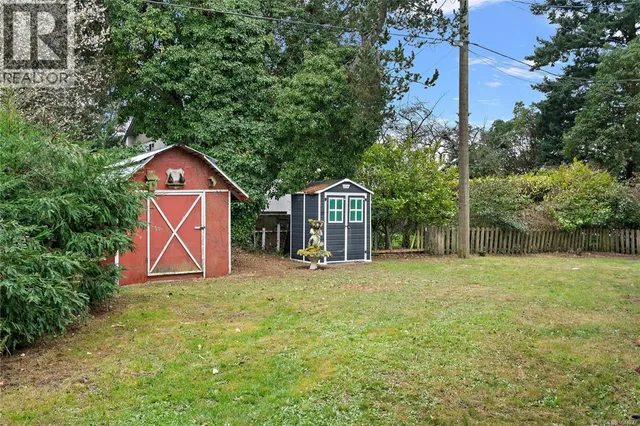 1819 DUNNETT CRESCENT, Saanich 5