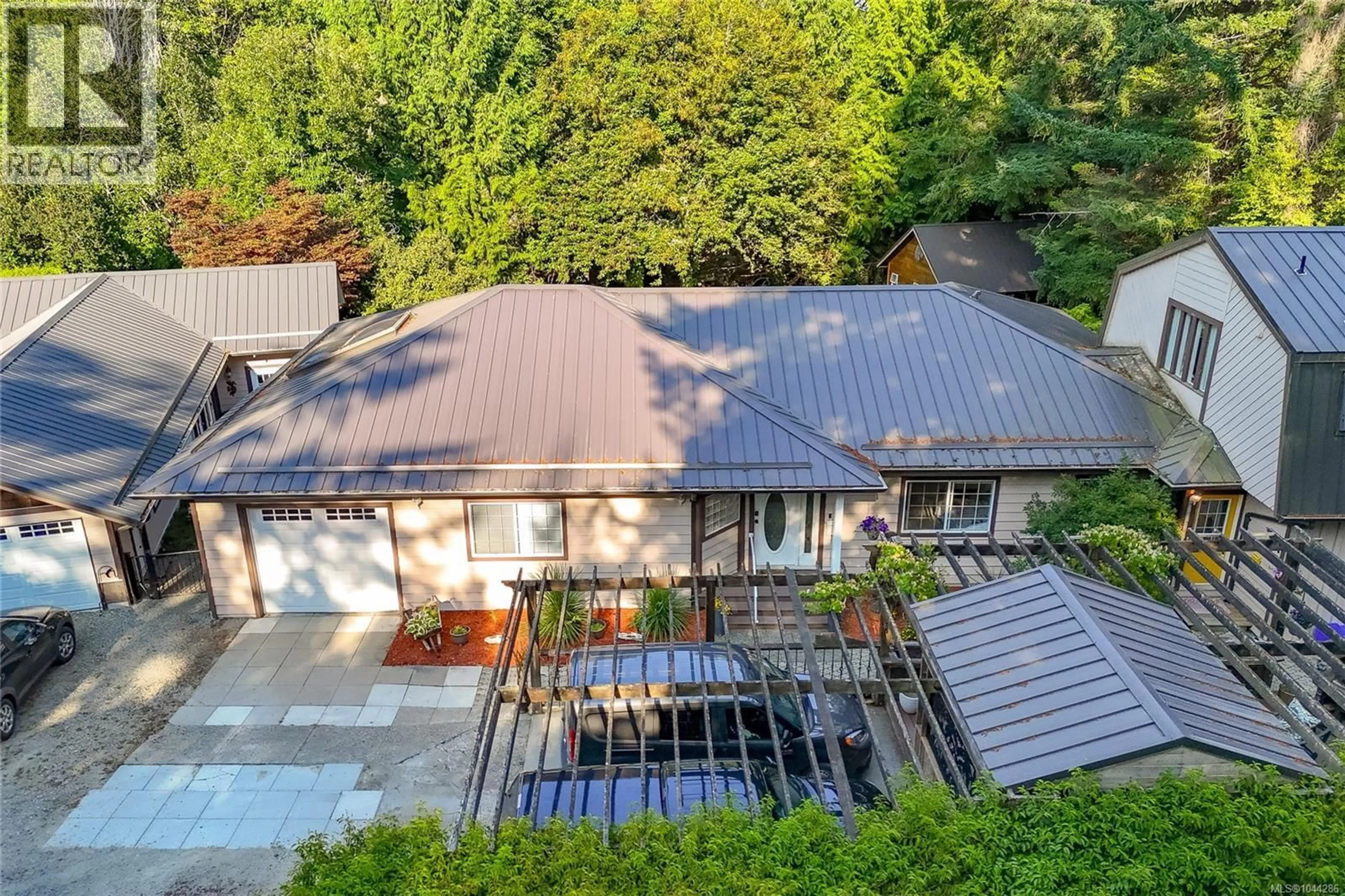 A pic from outside/outdoor area/front of a property/back of a property/a pic from drone, unknown for 5435 FOWLER ROAD, Saanich British Columbia V8Y1Y4