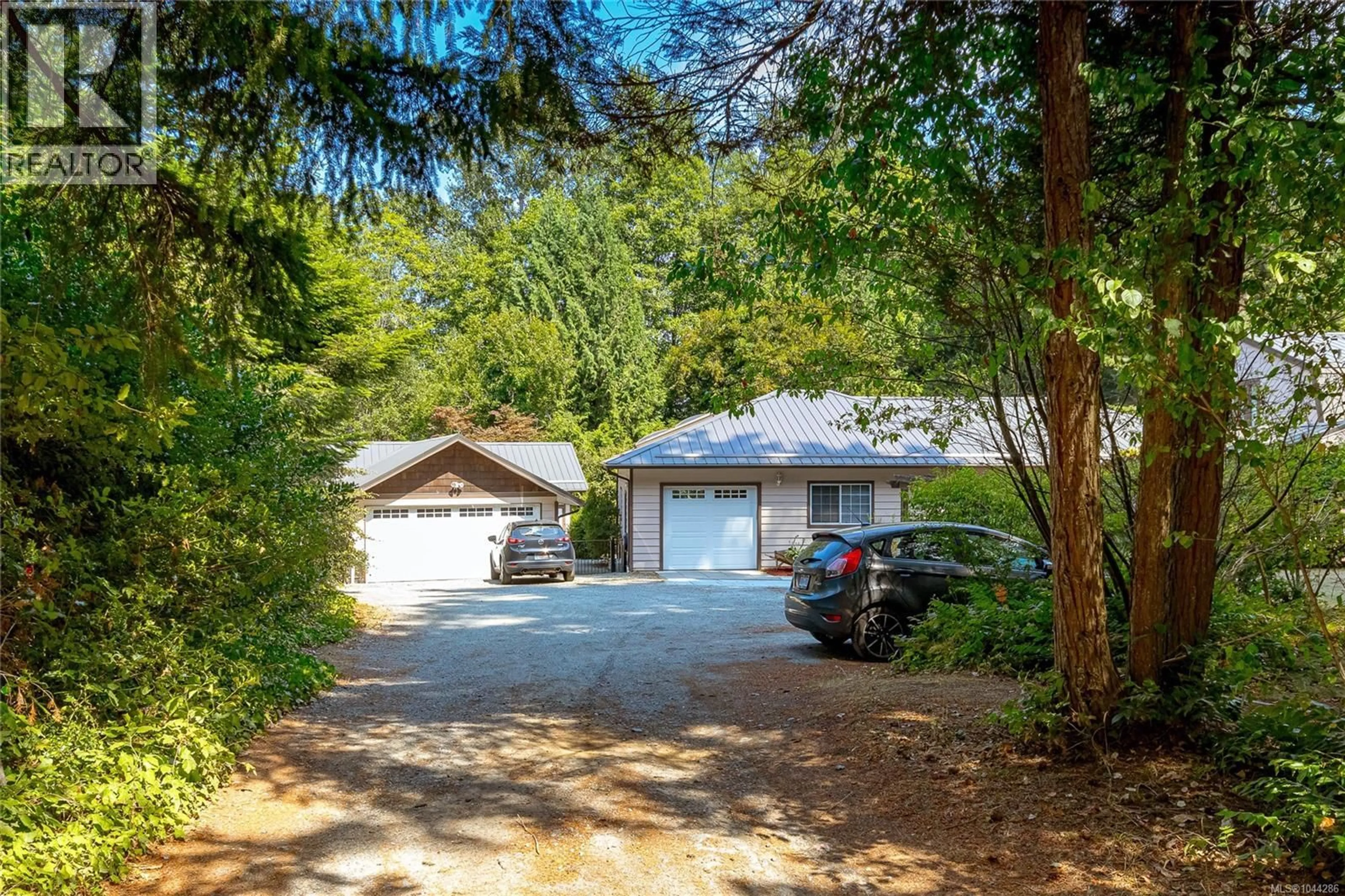 A pic from outside/outdoor area/front of a property/back of a property/a pic from drone, street for 5435 FOWLER ROAD, Saanich British Columbia V8Y1Y4