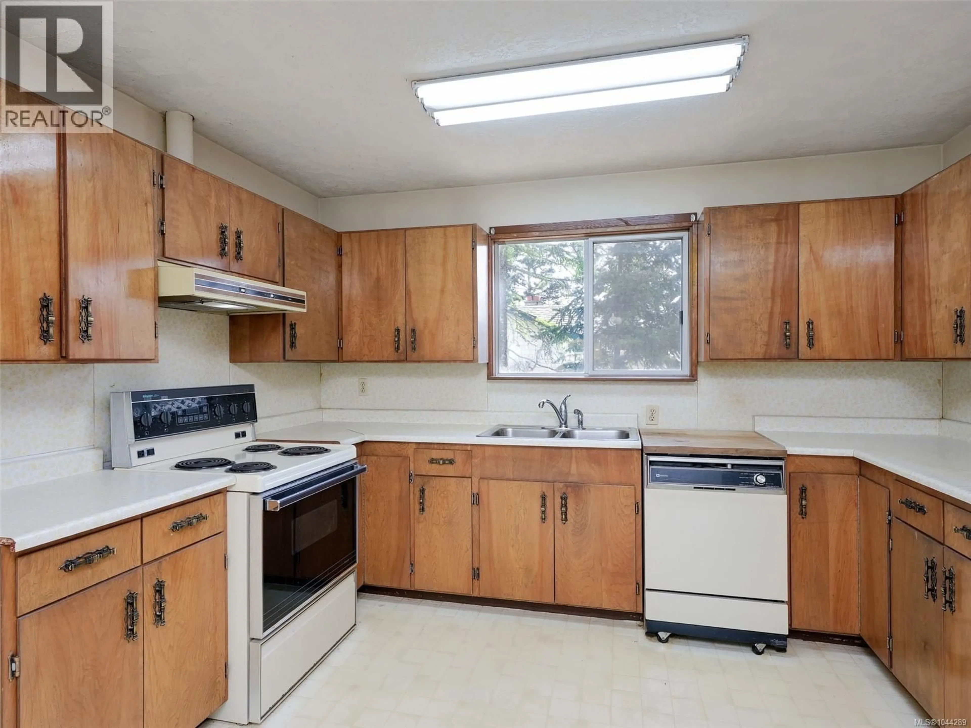 Standard kitchen, unknown for 361 COTLOW ROAD, Colwood British Columbia V9C2E9