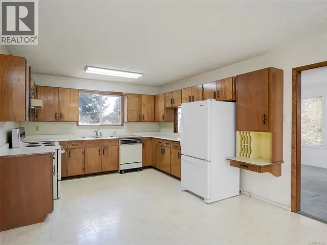 361 COTLOW ROAD, Colwood 5