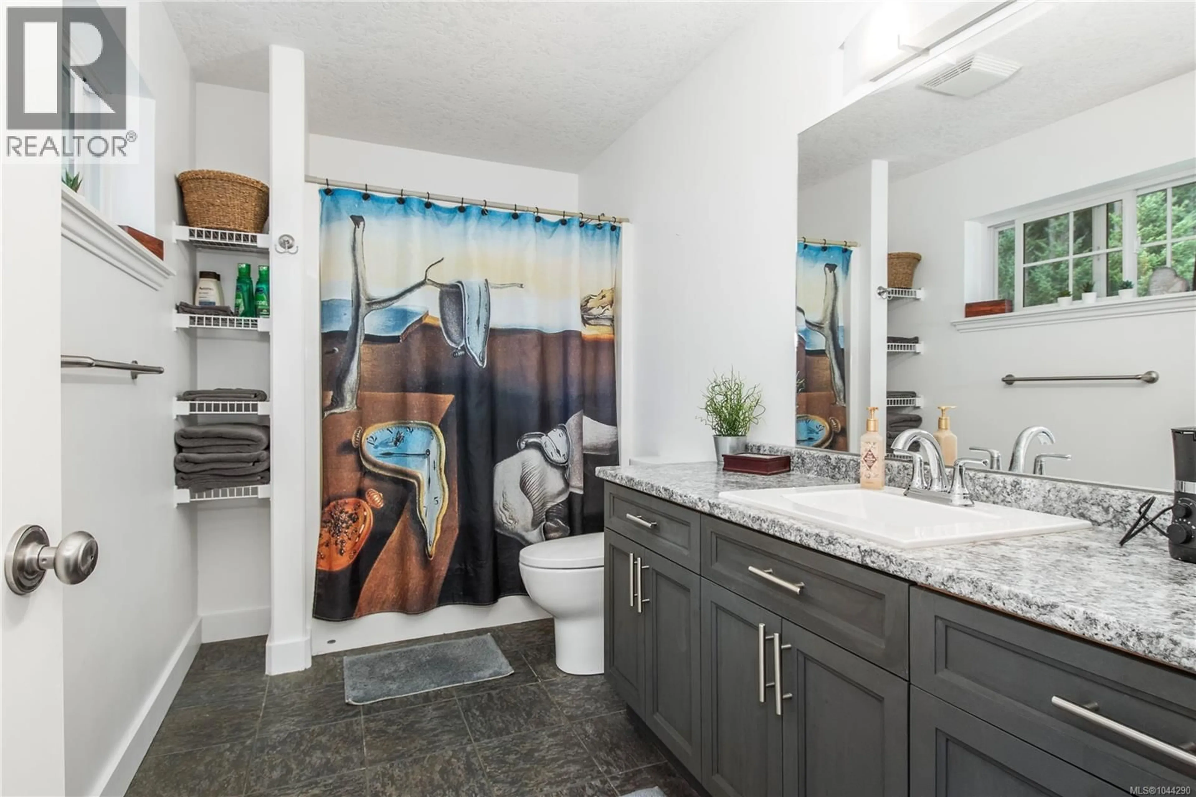 Contemporary bathroom, ceramic/tile floor for 109 - 701 HILCHEY ROAD, Campbell River British Columbia V9W0A2