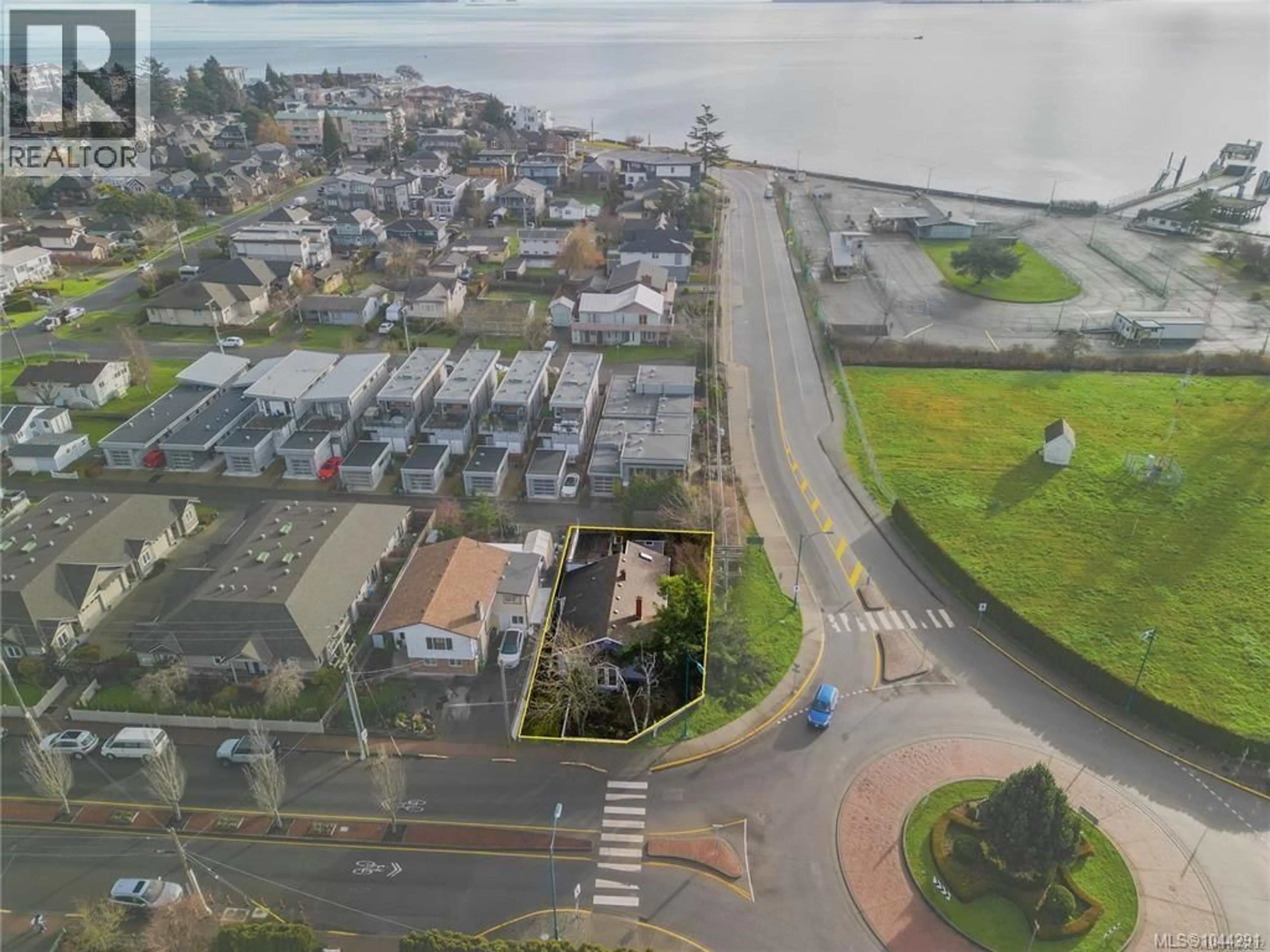 A pic from outside/outdoor area/front of a property/back of a property/a pic from drone, water/lake/river/ocean view for 9601 FIFTH STREET, Sidney British Columbia V8L2W7
