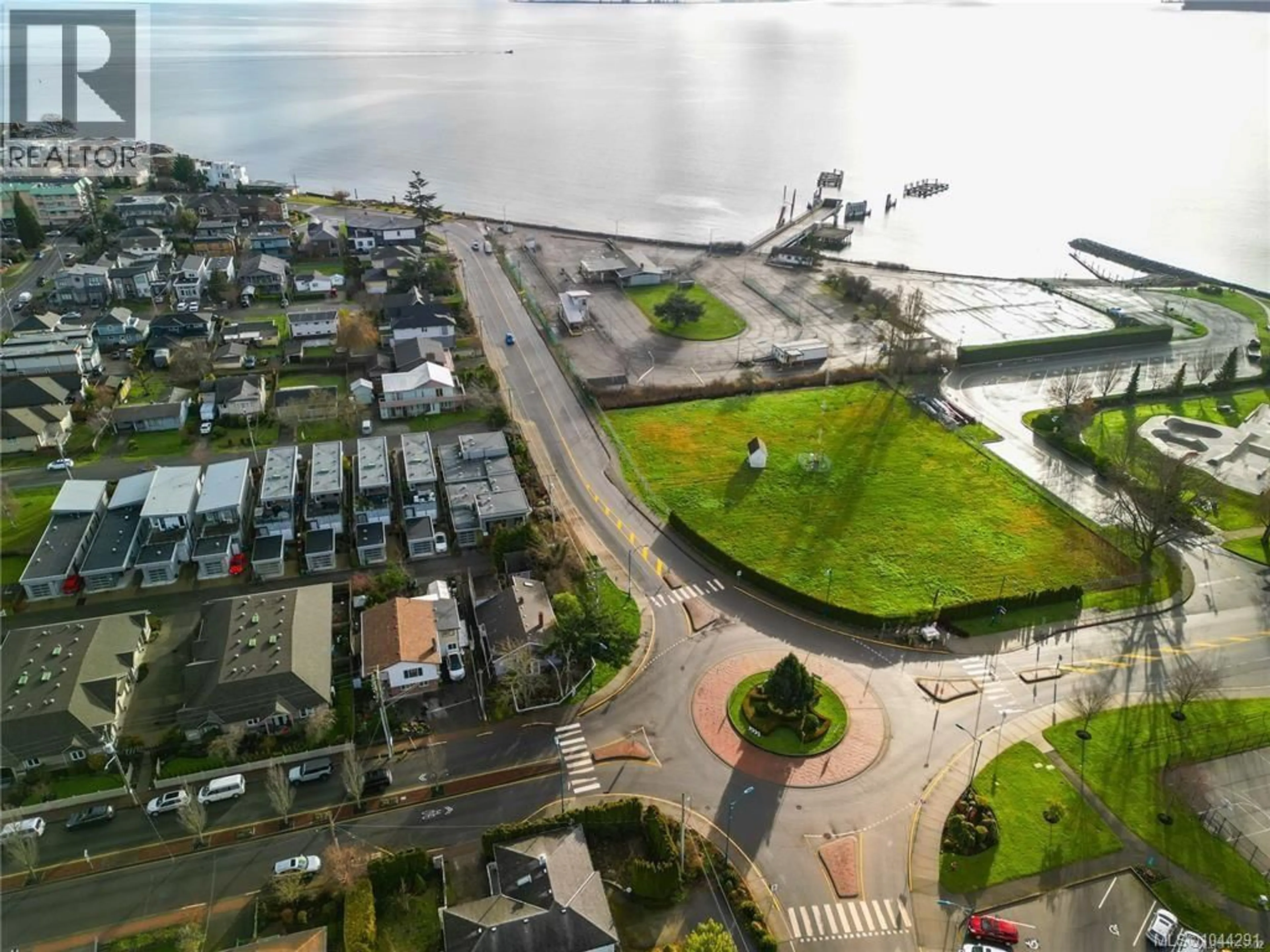 A pic from outside/outdoor area/front of a property/back of a property/a pic from drone, water/lake/river/ocean view for 9601 FIFTH STREET, Sidney British Columbia V8L2W7