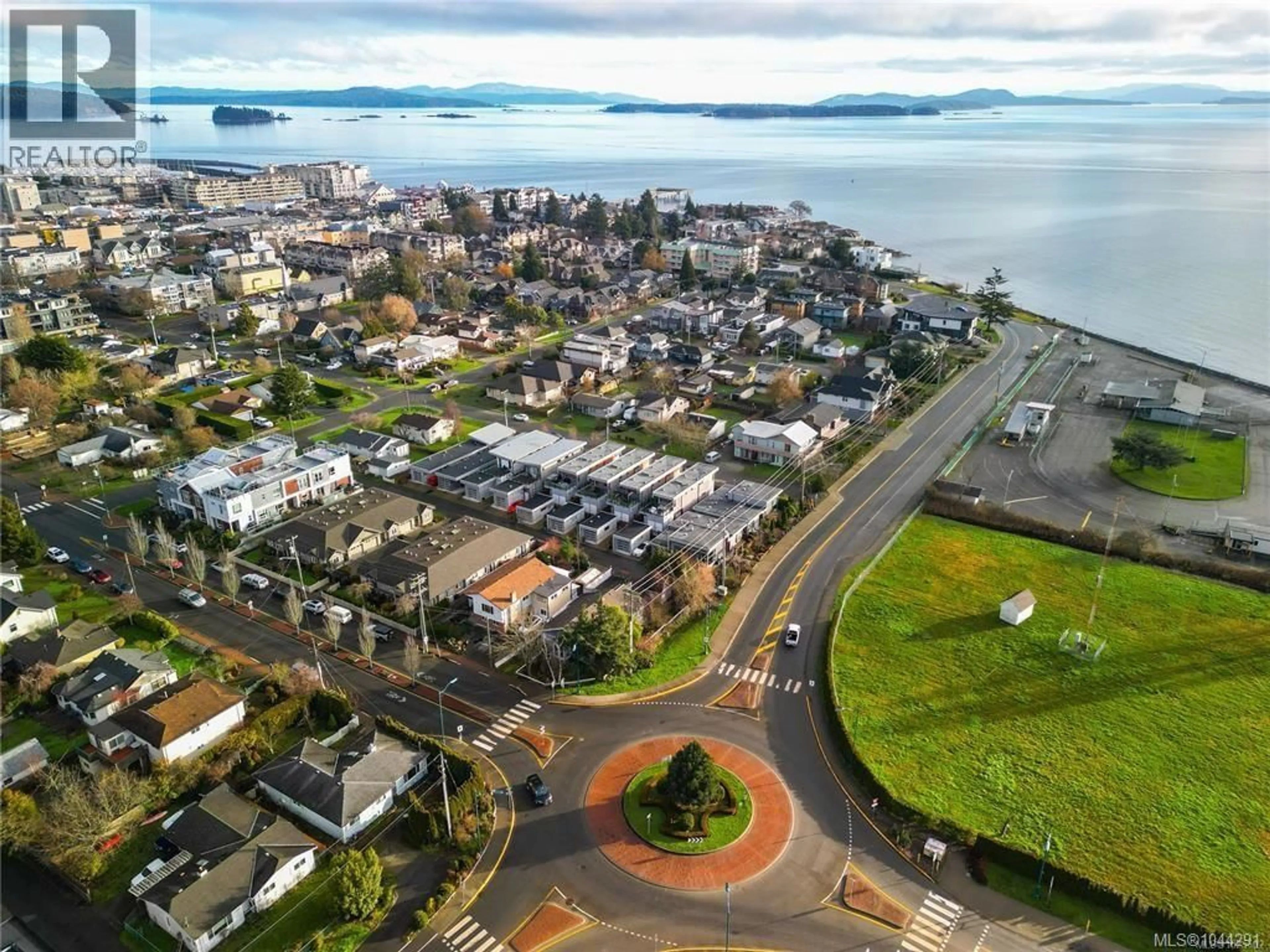 A pic from outside/outdoor area/front of a property/back of a property/a pic from drone, water/lake/river/ocean view for 9601 FIFTH STREET, Sidney British Columbia V8L2W7