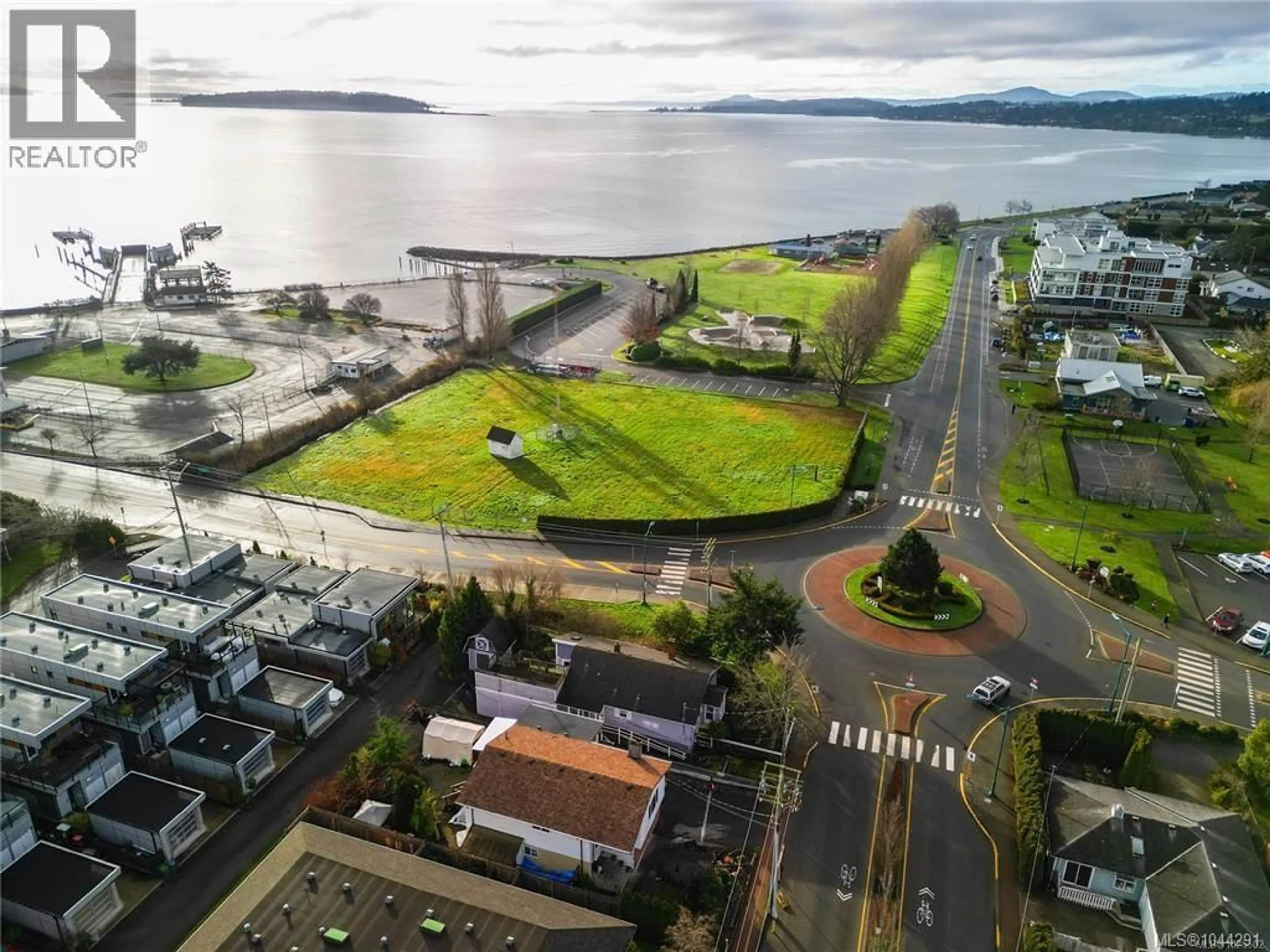 A pic from outside/outdoor area/front of a property/back of a property/a pic from drone, water/lake/river/ocean view for 9601 FIFTH STREET, Sidney British Columbia V8L2W7