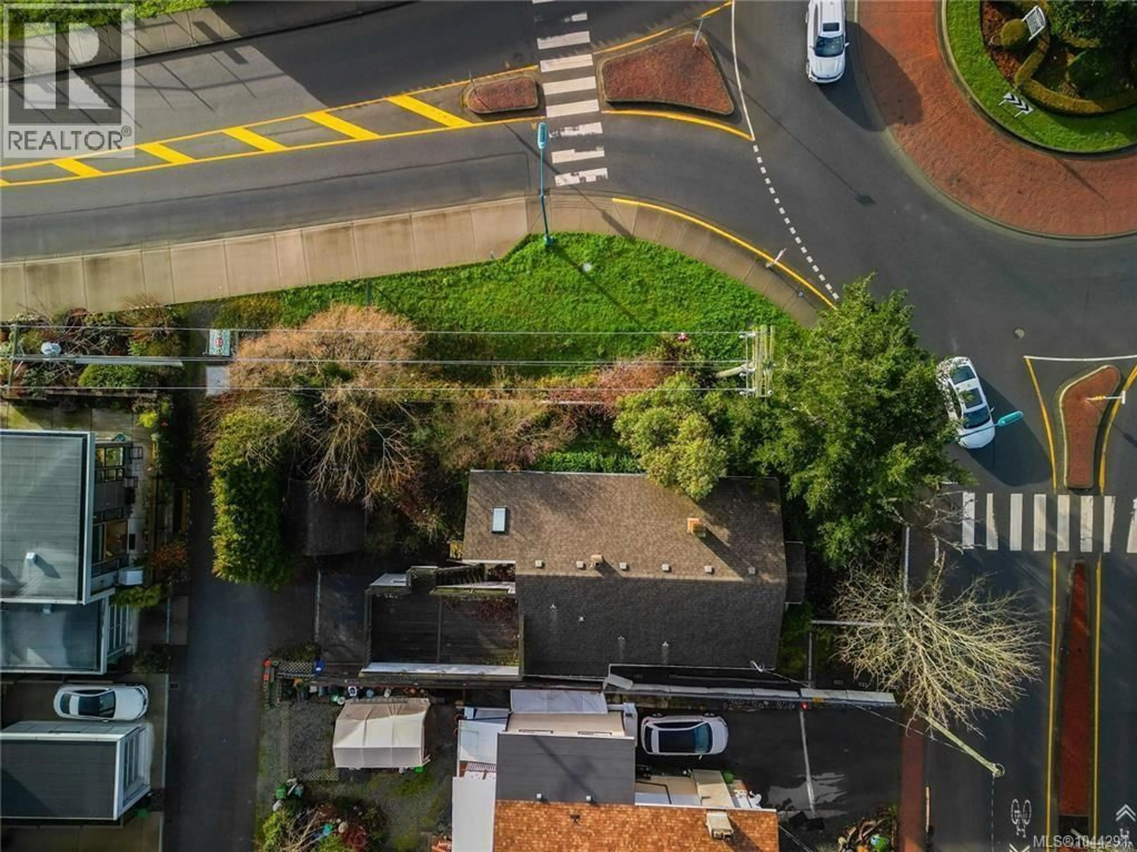A pic from outside/outdoor area/front of a property/back of a property/a pic from drone, street for 9601 FIFTH STREET, Sidney British Columbia V8L2W7