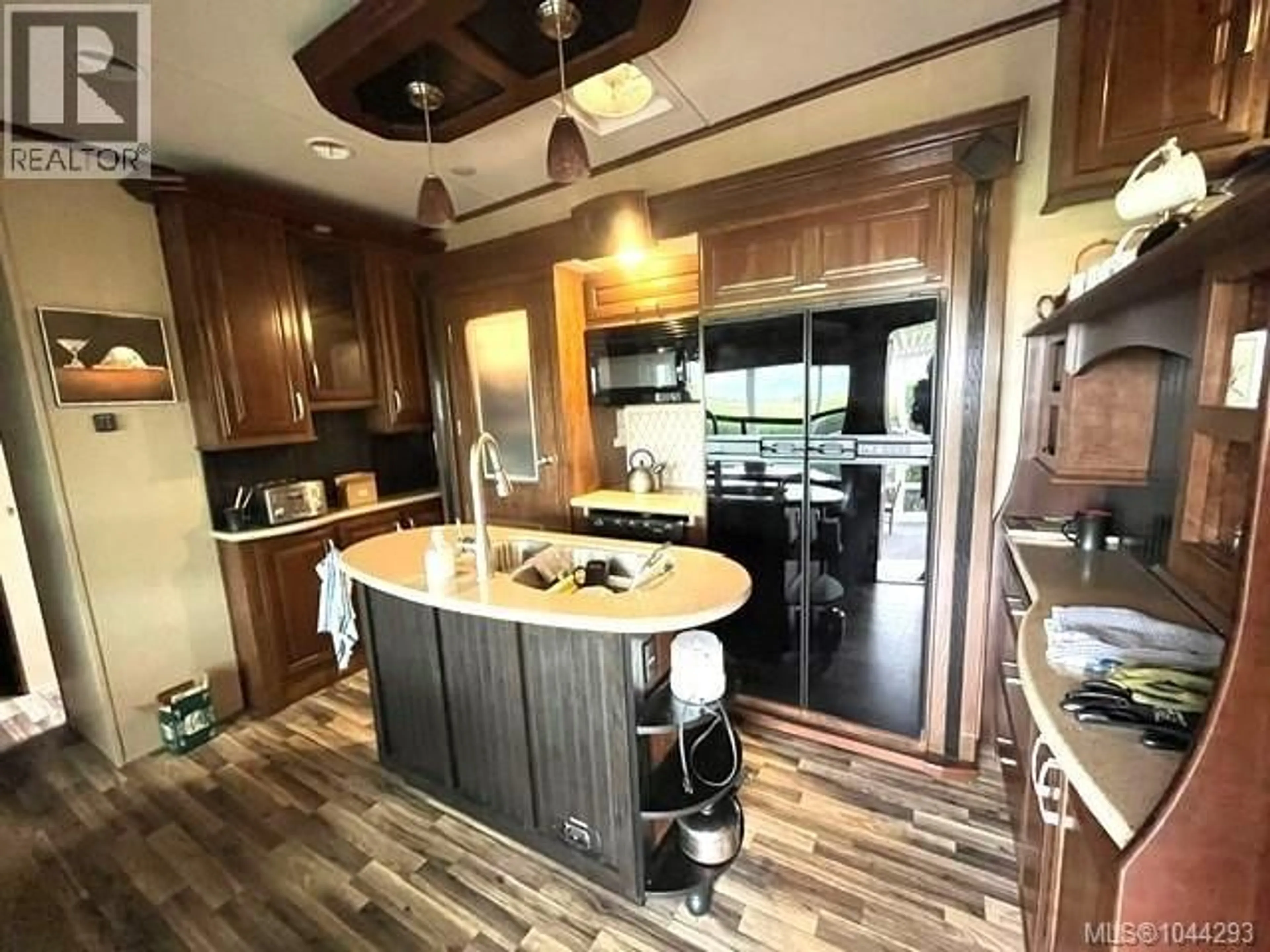 Open concept kitchen, wood/laminate floor for 305 - 200 CORFIELD STREET, Parksville British Columbia V9P2H5