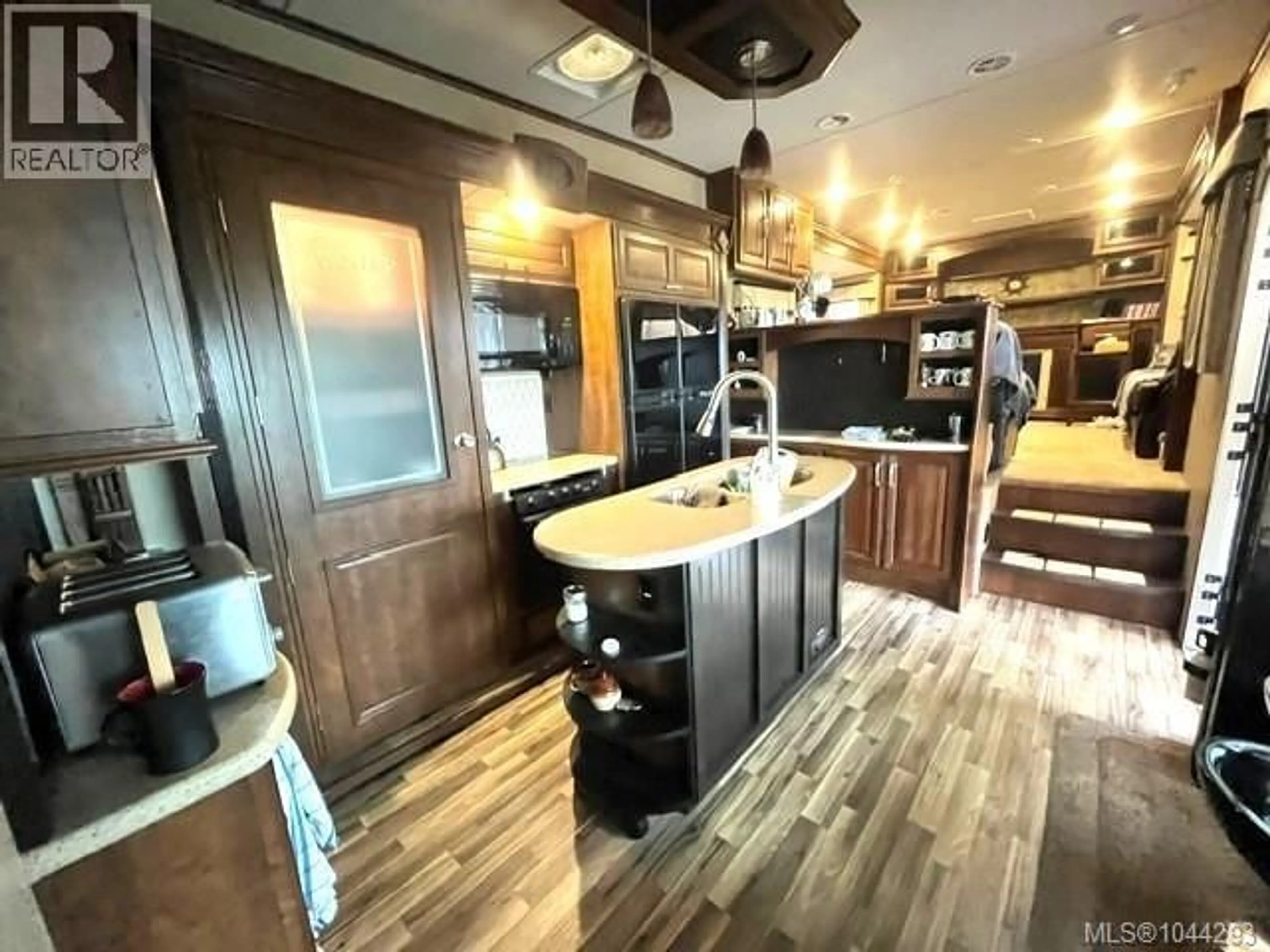 Open concept kitchen, wood/laminate floor for 305 - 200 CORFIELD STREET, Parksville British Columbia V9P2H5