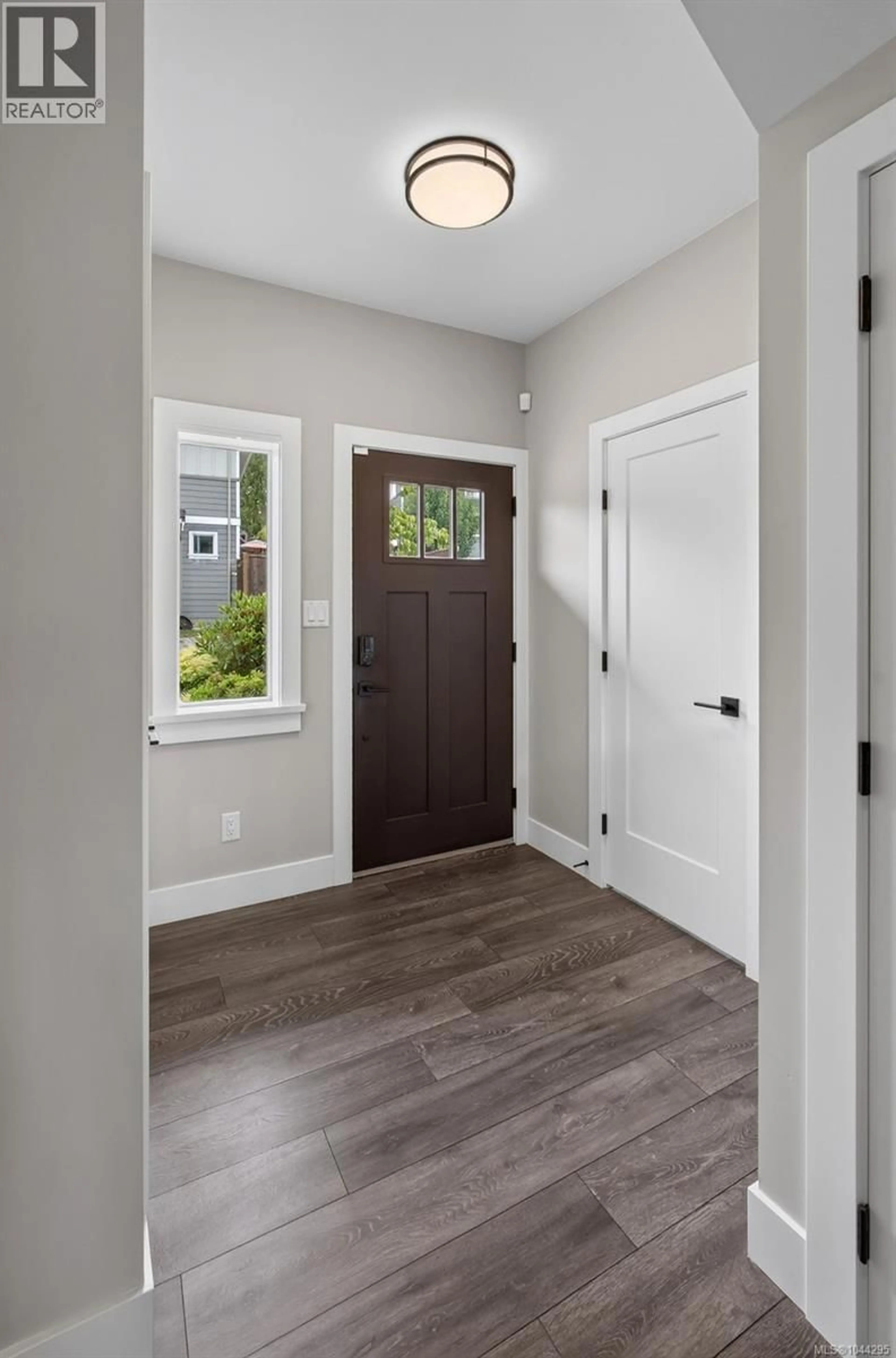 Indoor entryway for 2181 TIMBER RIDGE COURT, Central Saanich British Columbia V8M0C2
