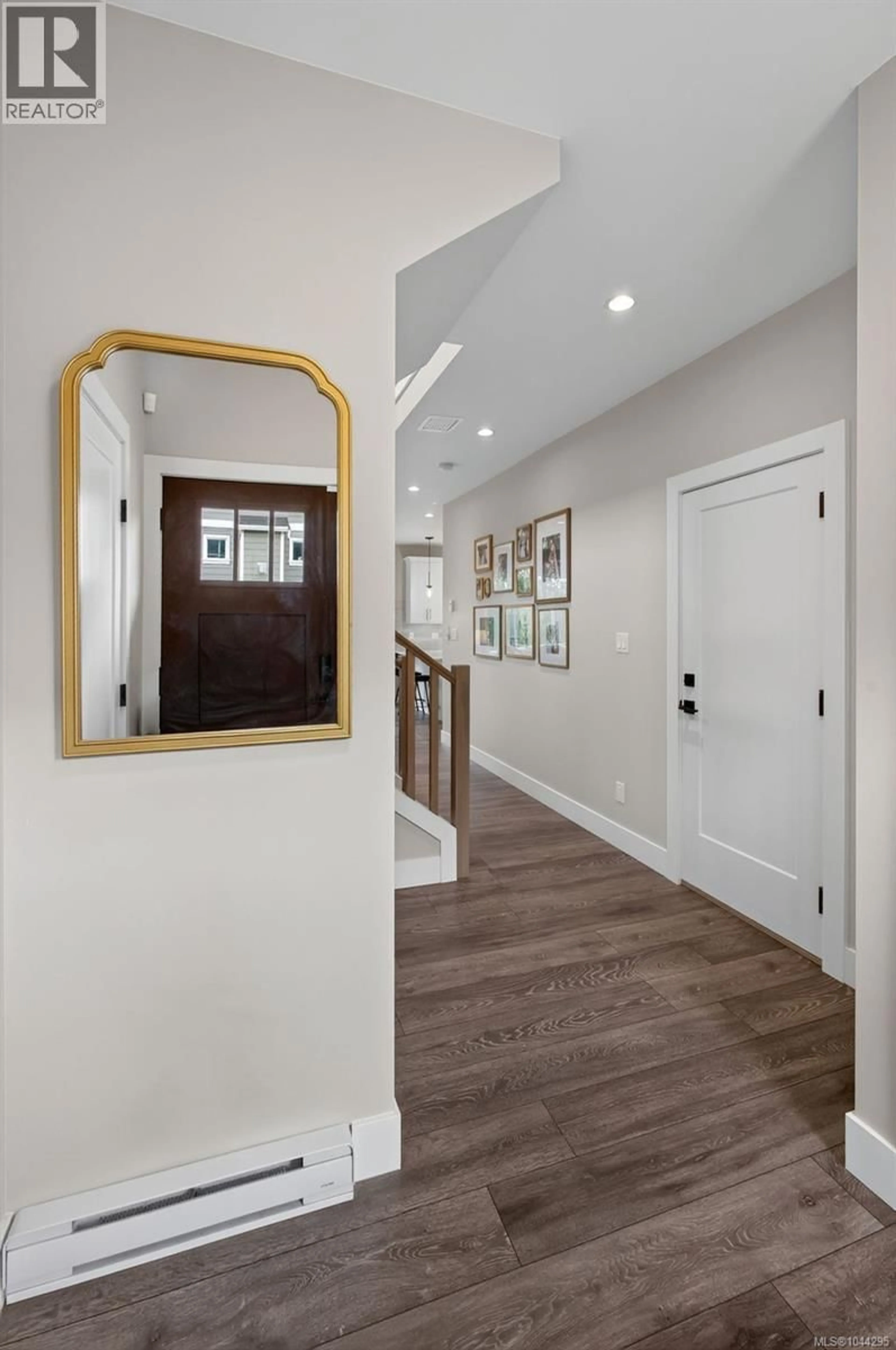 Indoor entryway for 2181 TIMBER RIDGE COURT, Central Saanich British Columbia V8M0C2