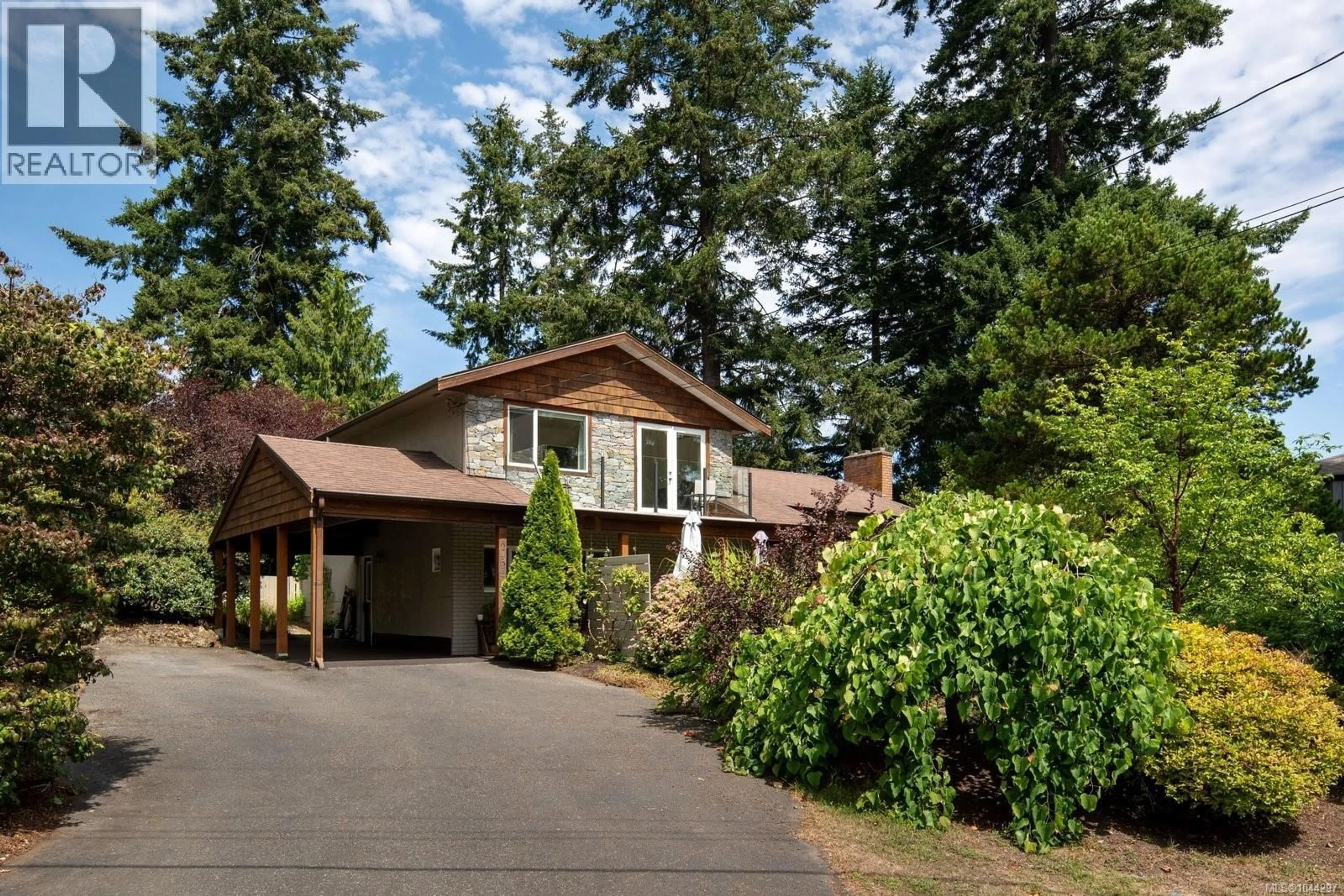 Home with vinyl exterior material, street for 10496 JOCELYN PLACE, Sidney British Columbia V8L2P5