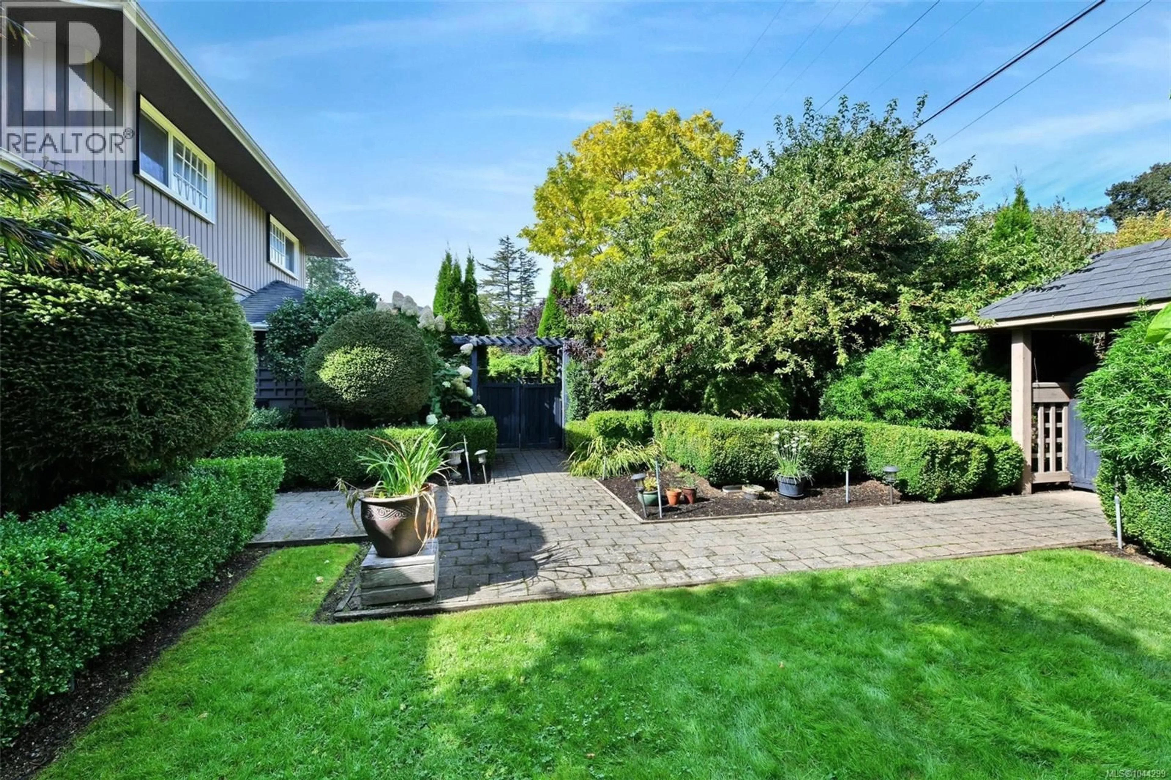 Patio, street for 2065 AVONDALE ROAD, Oak Bay British Columbia V8P1V5