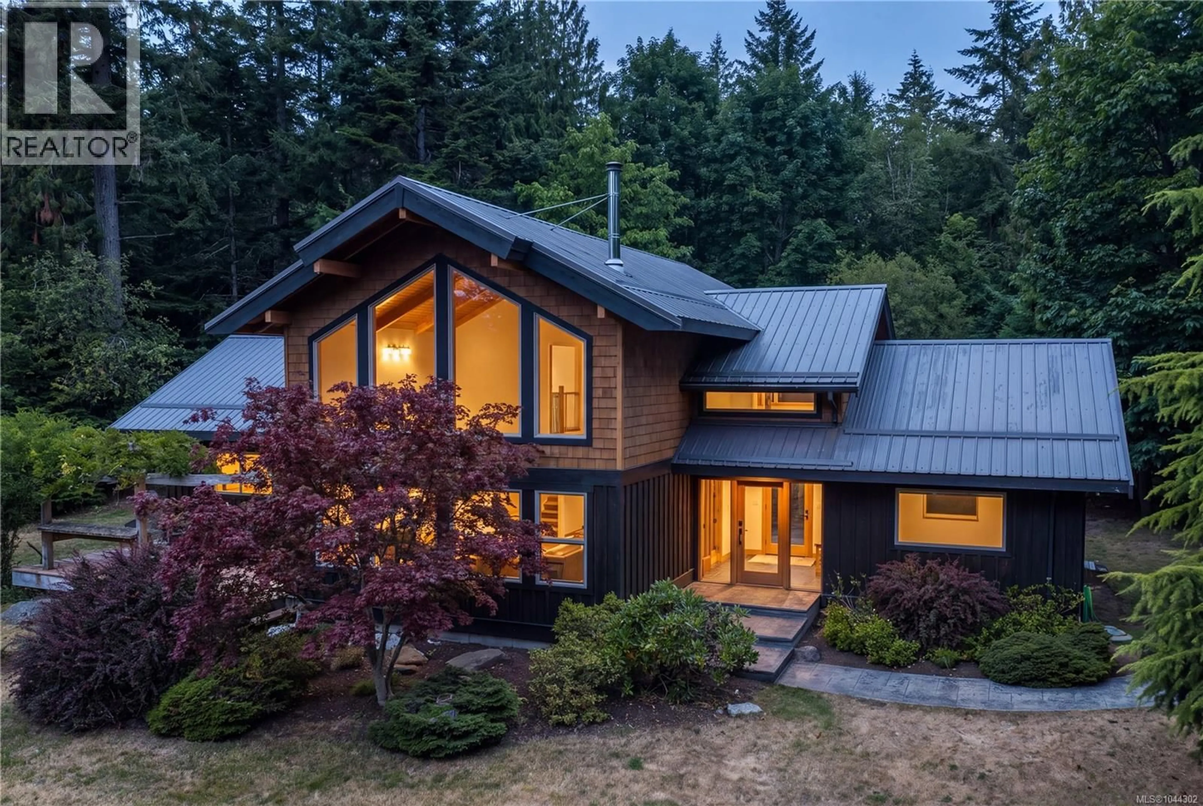 Home with vinyl exterior material, unknown for 1918 CHELSEA ROAD, Courtenay British Columbia V9J1V7