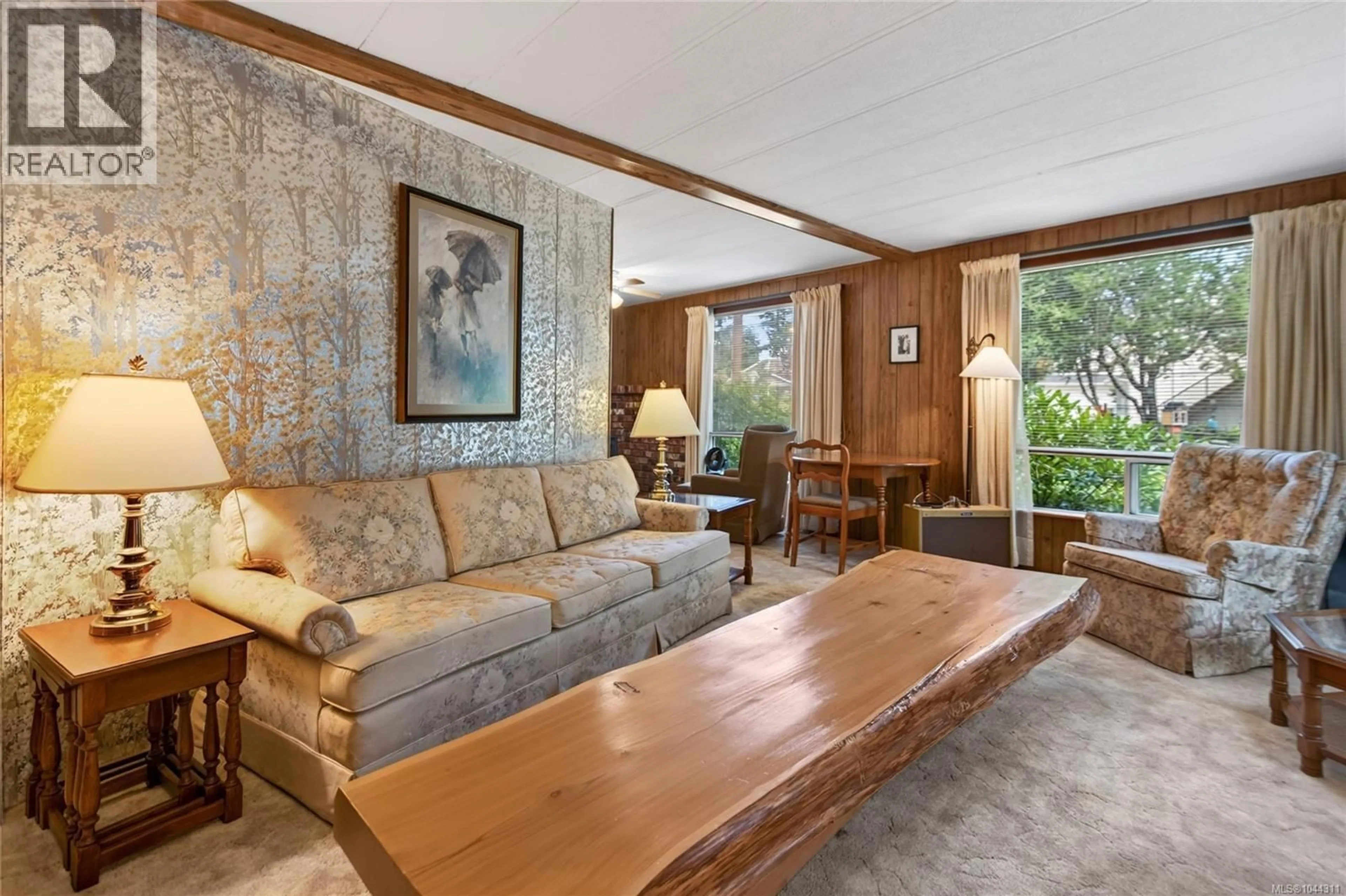 Living room with furniture, wood/laminate floor for 1791 ASTRA ROAD, Comox British Columbia V9M4B6