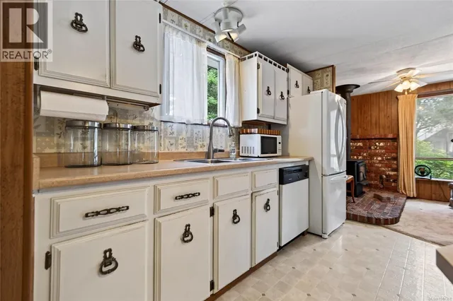 1791 ASTRA ROAD, Comox 5
