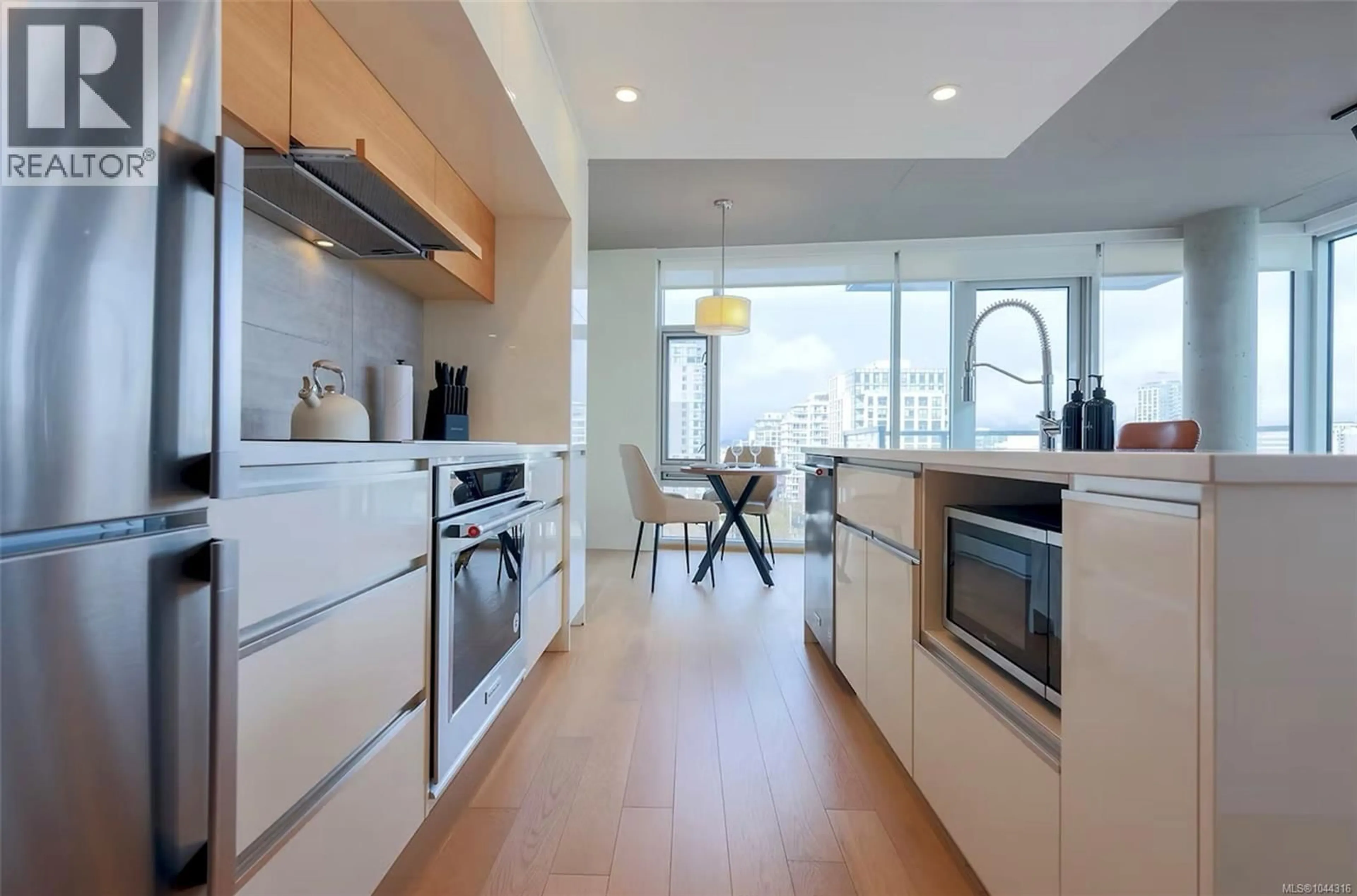 Contemporary kitchen, unknown for 804 - 989 JOHNSON STREET, Victoria British Columbia V8V0E3
