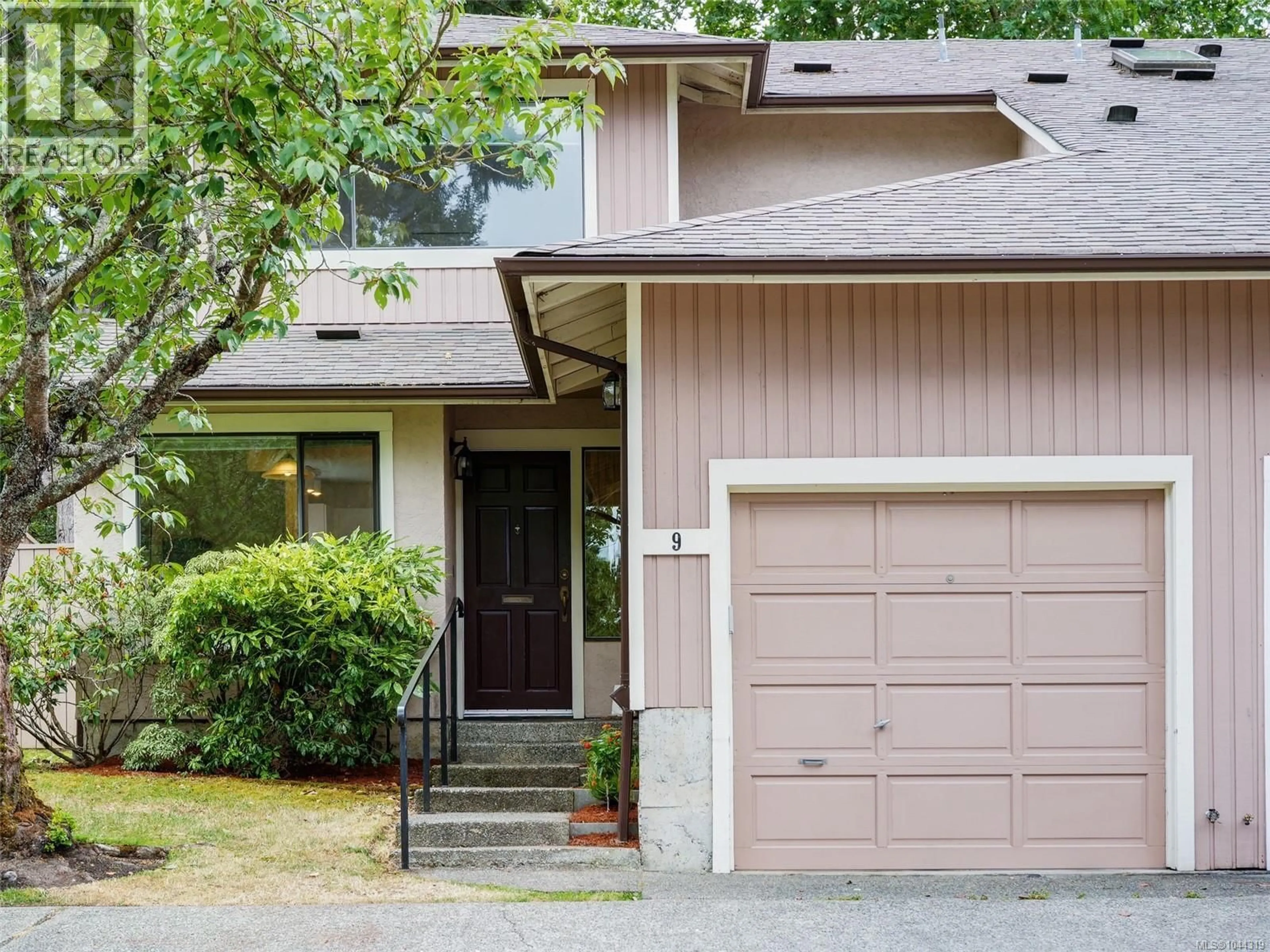 Home with vinyl exterior material, street for 9 - 1309 MCKENZIE AVENUE, Saanich British Columbia V8P2M1