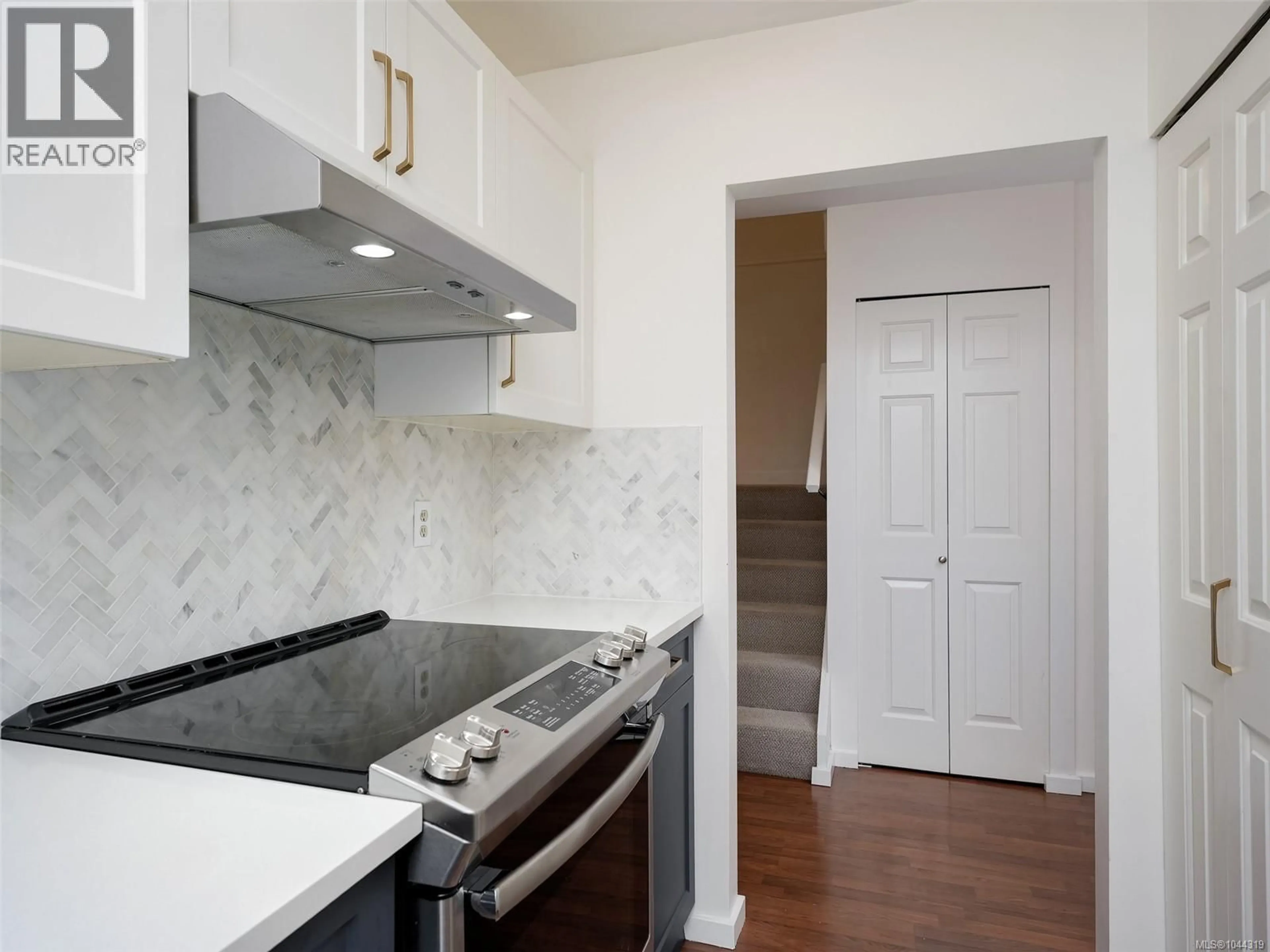 Standard kitchen, unknown for 9 - 1309 MCKENZIE AVENUE, Saanich British Columbia V8P2M1