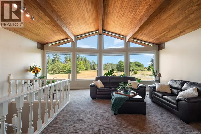 1649 CHARLTON ROAD, Saanich 5