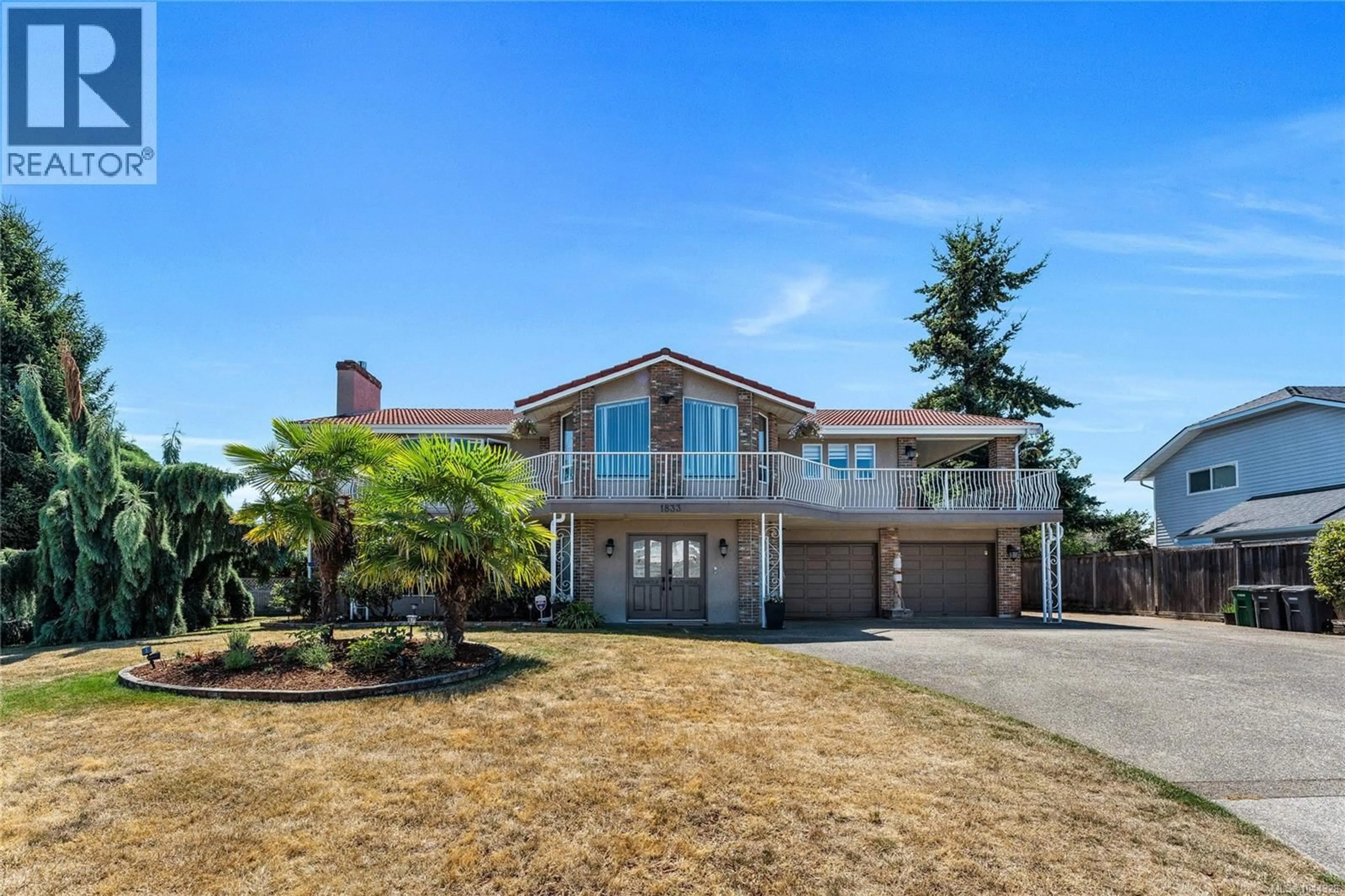 Home with vinyl exterior material, street for 1833 KNUTSFORD PLACE, Saanich British Columbia V8N6E3