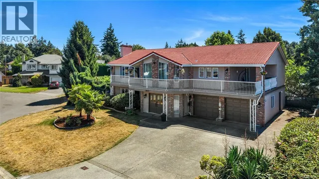 1833 KNUTSFORD PLACE, Saanich 2
