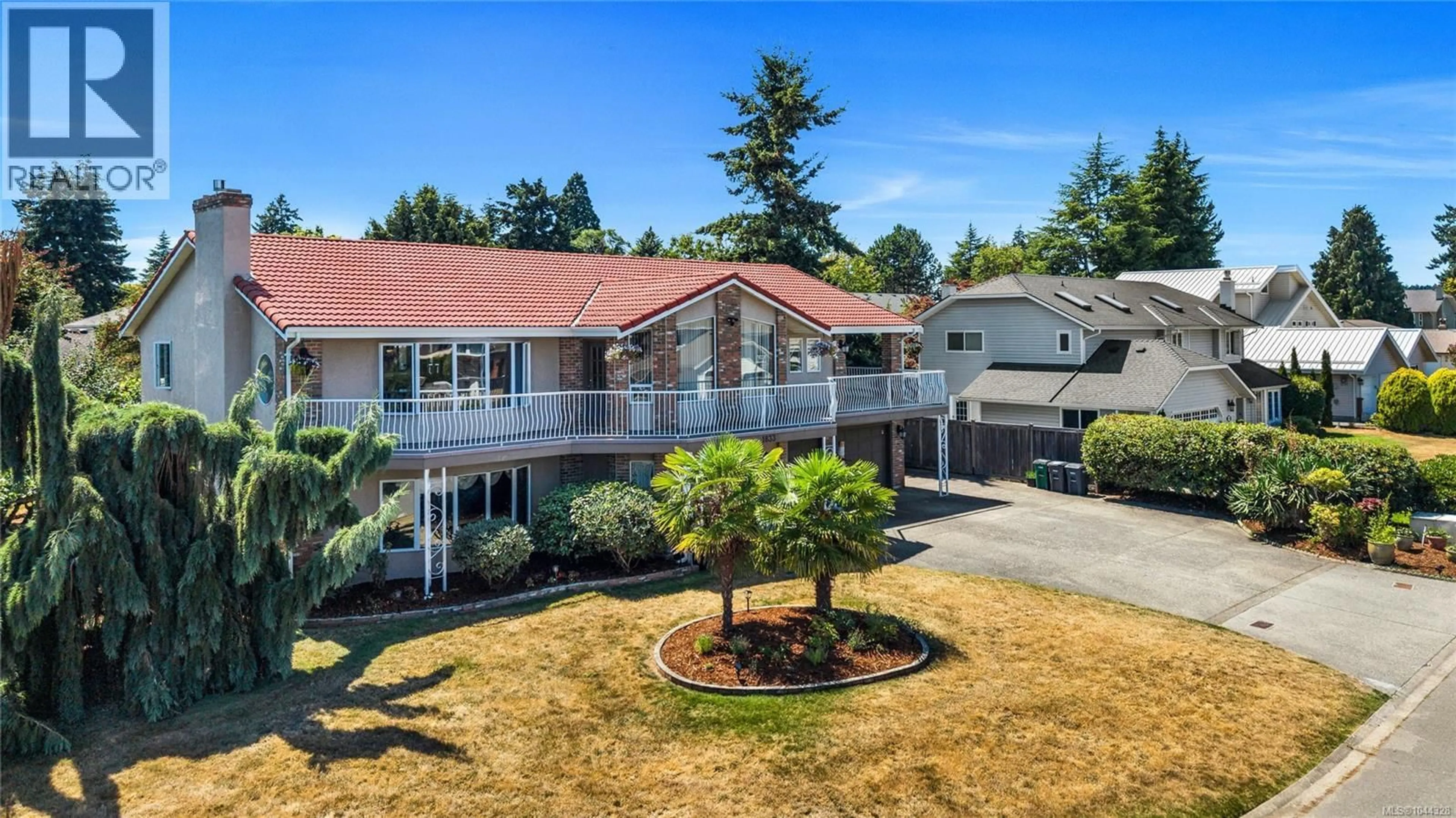 A pic from outside/outdoor area/front of a property/back of a property/a pic from drone, unknown for 1833 KNUTSFORD PLACE, Saanich British Columbia V8N6E3