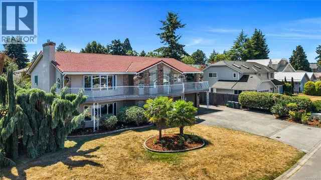 1833 KNUTSFORD PLACE, Saanich 3