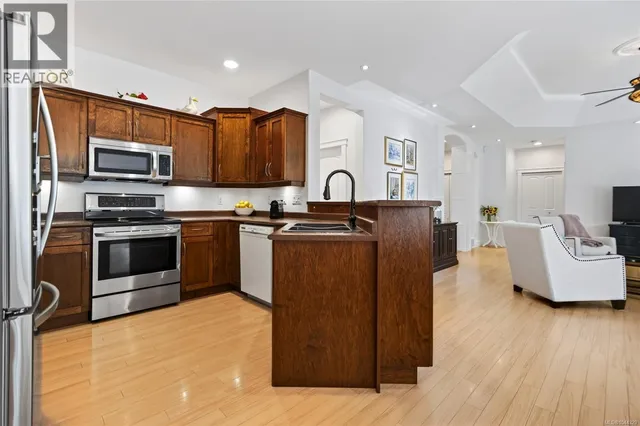 2331 SUFFOLK CRESCENT, Courtenay 5