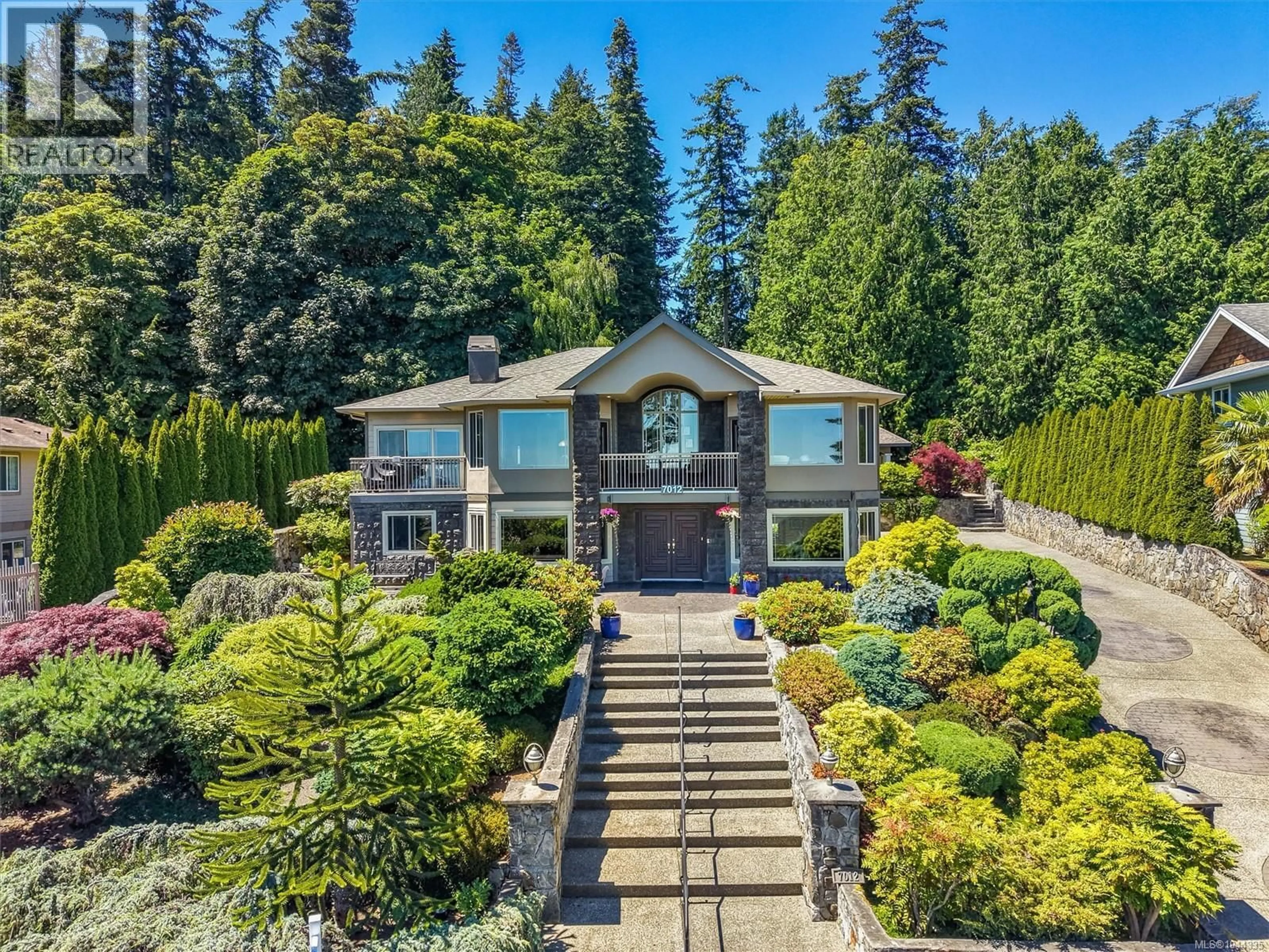 A pic from outside/outdoor area/front of a property/back of a property/a pic from drone, water/lake/river/ocean view for 7012 ISLAND VIEW PLACE, Central Saanich British Columbia V8M2J6
